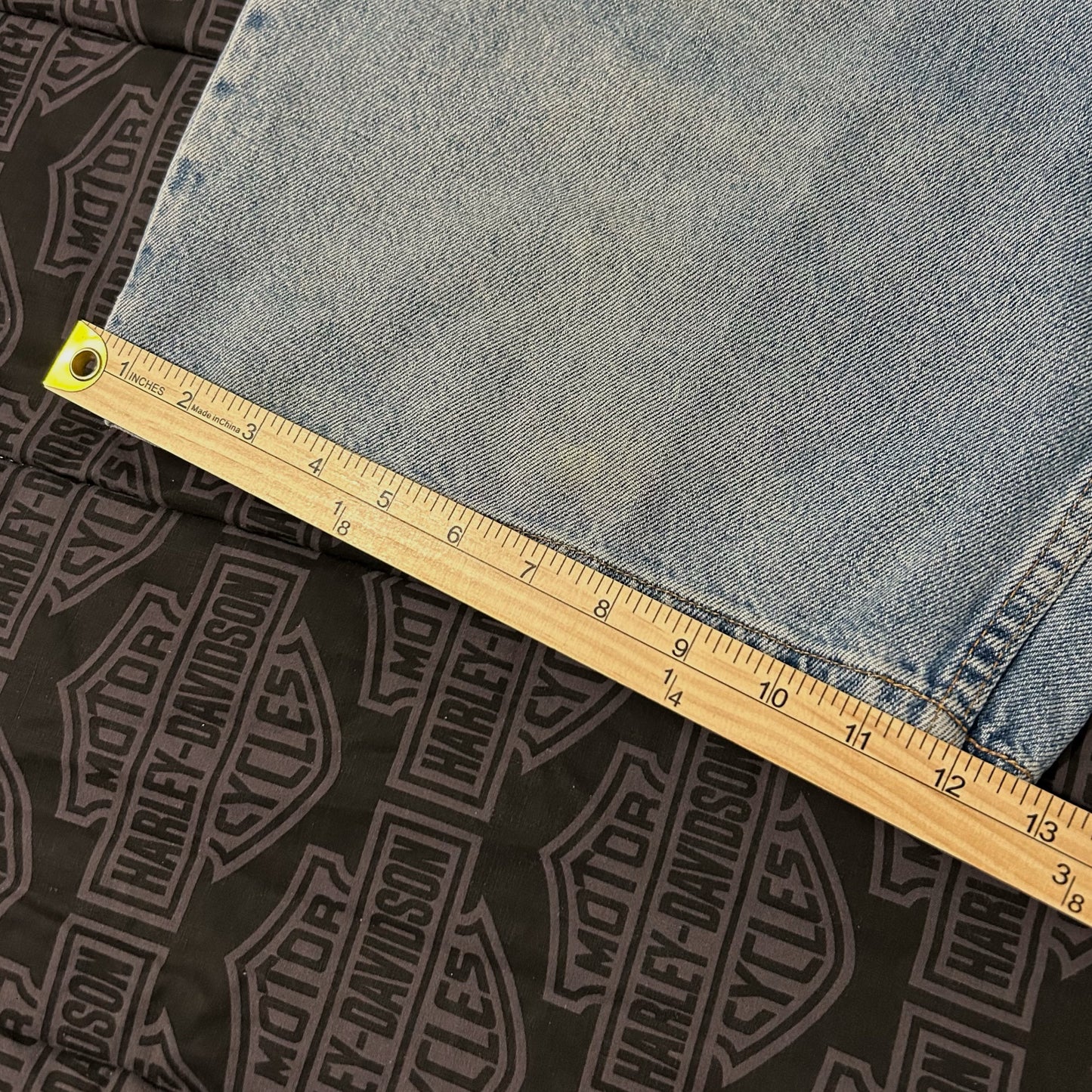(40) Vintage Y2K Tommy Hilfiger Baggy Light Wash Denim Jean Shorts