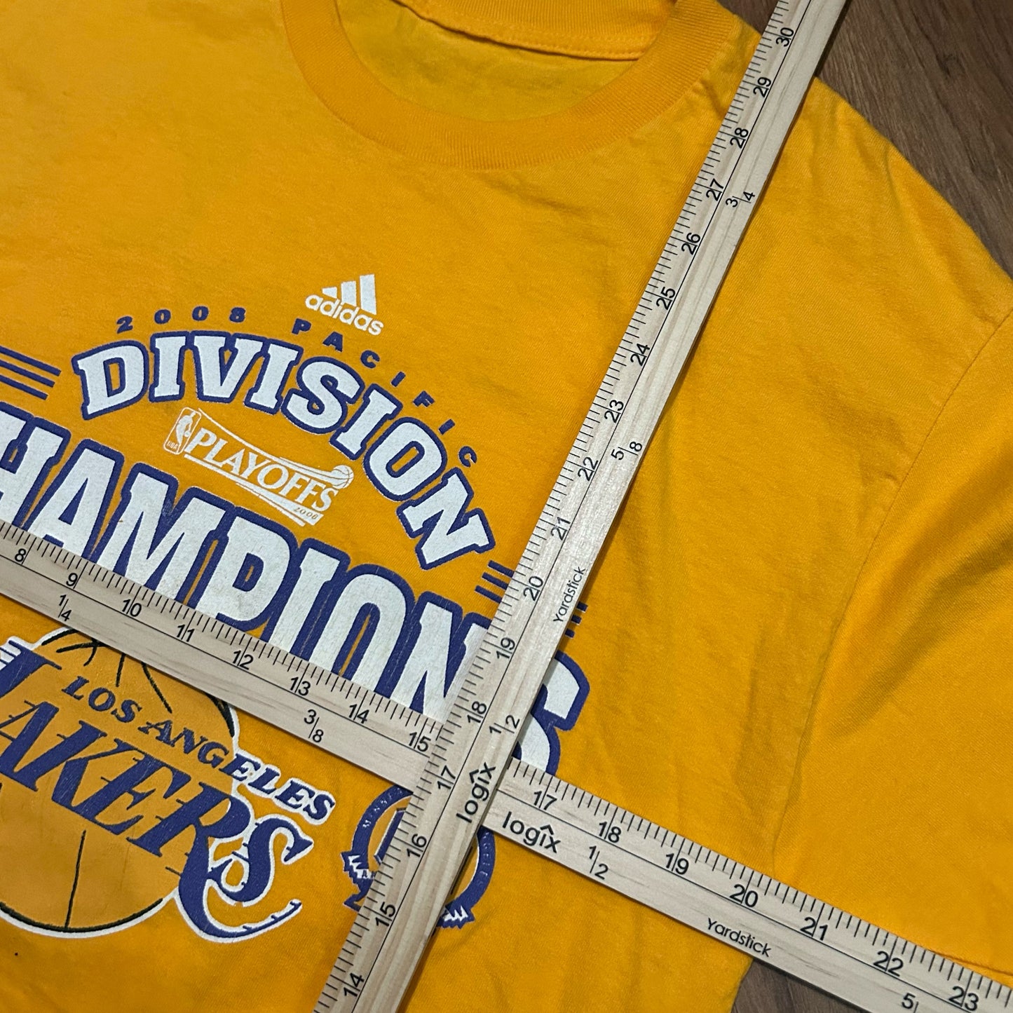 (M) Vintage 2008 NBA Los Angeles Lakers Pacific Division Yellow T-Shirt