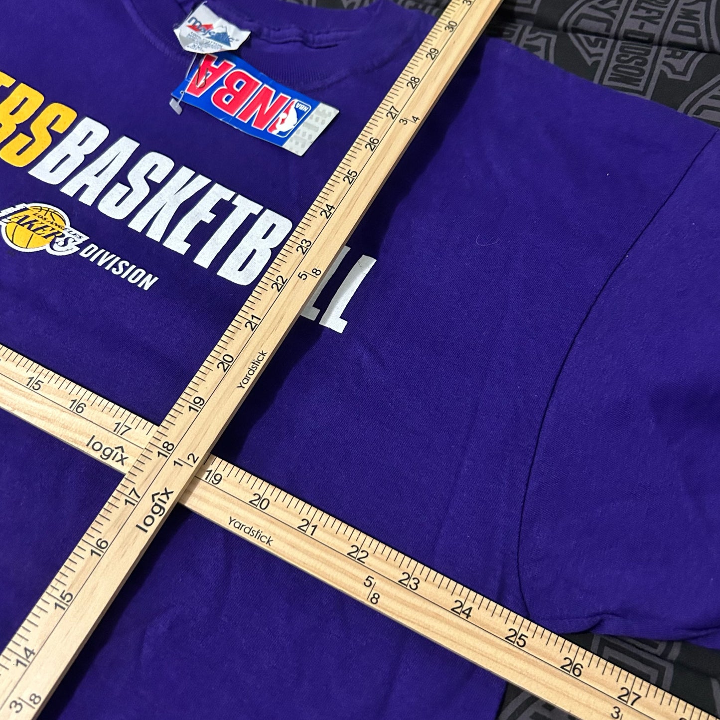 (XXL) Vintage 90s Majestic Los Angeles Lakers Basketball Purple Graphic T-Shirt