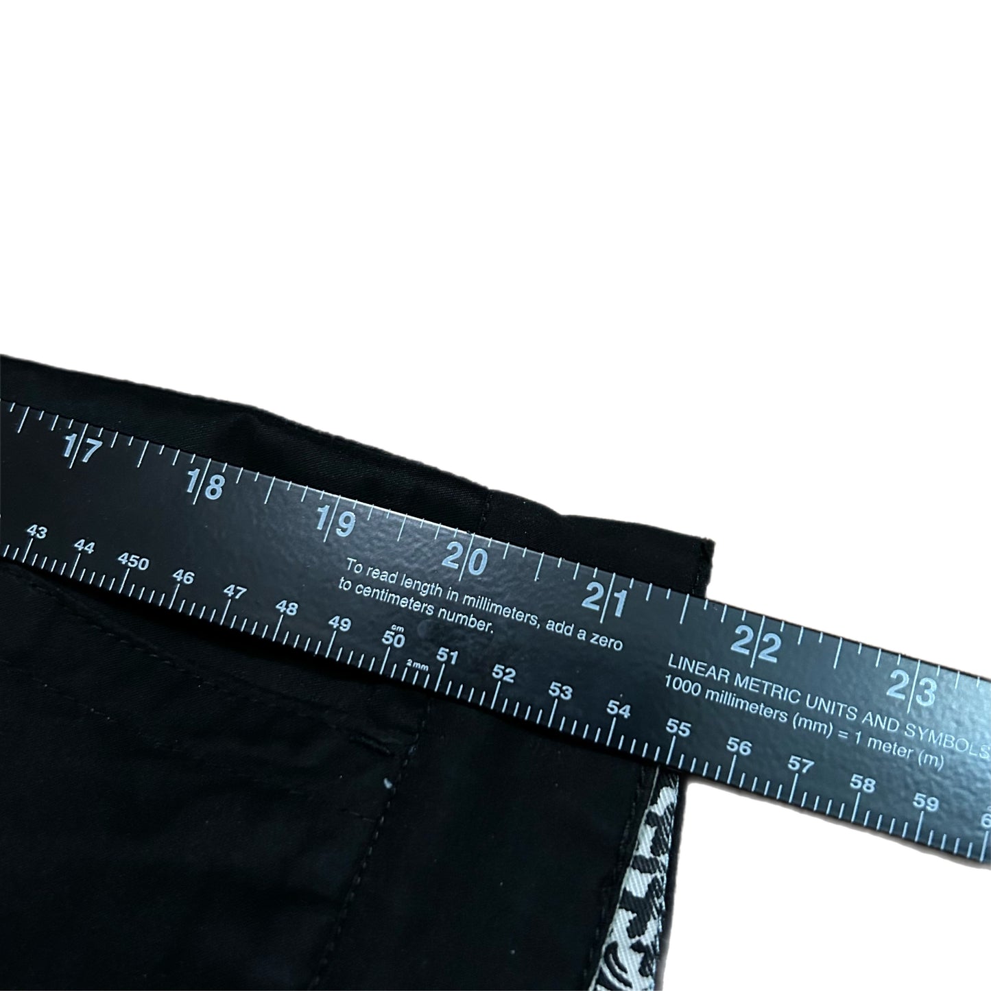 (34) Y2K Quicksilver Black Cargo Shorts