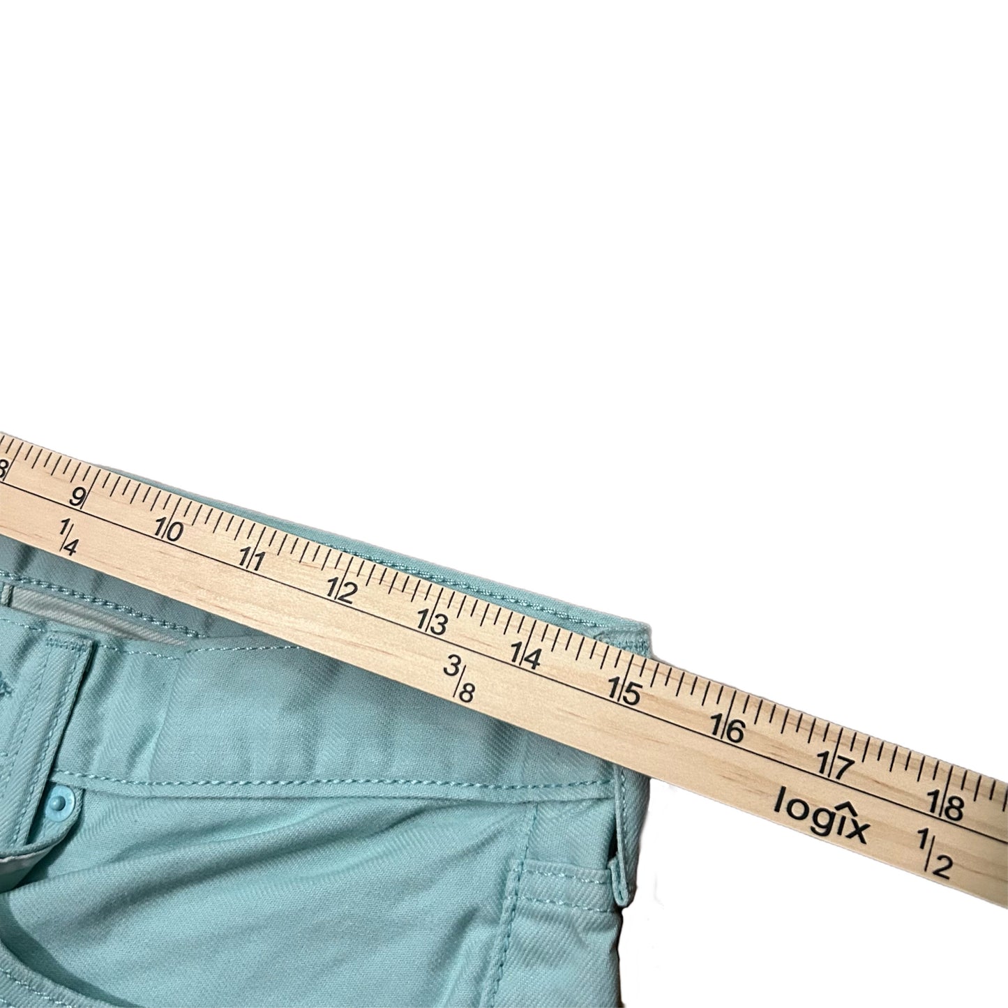 (32) Levi's 501 Light Blue Straight Fit Denim