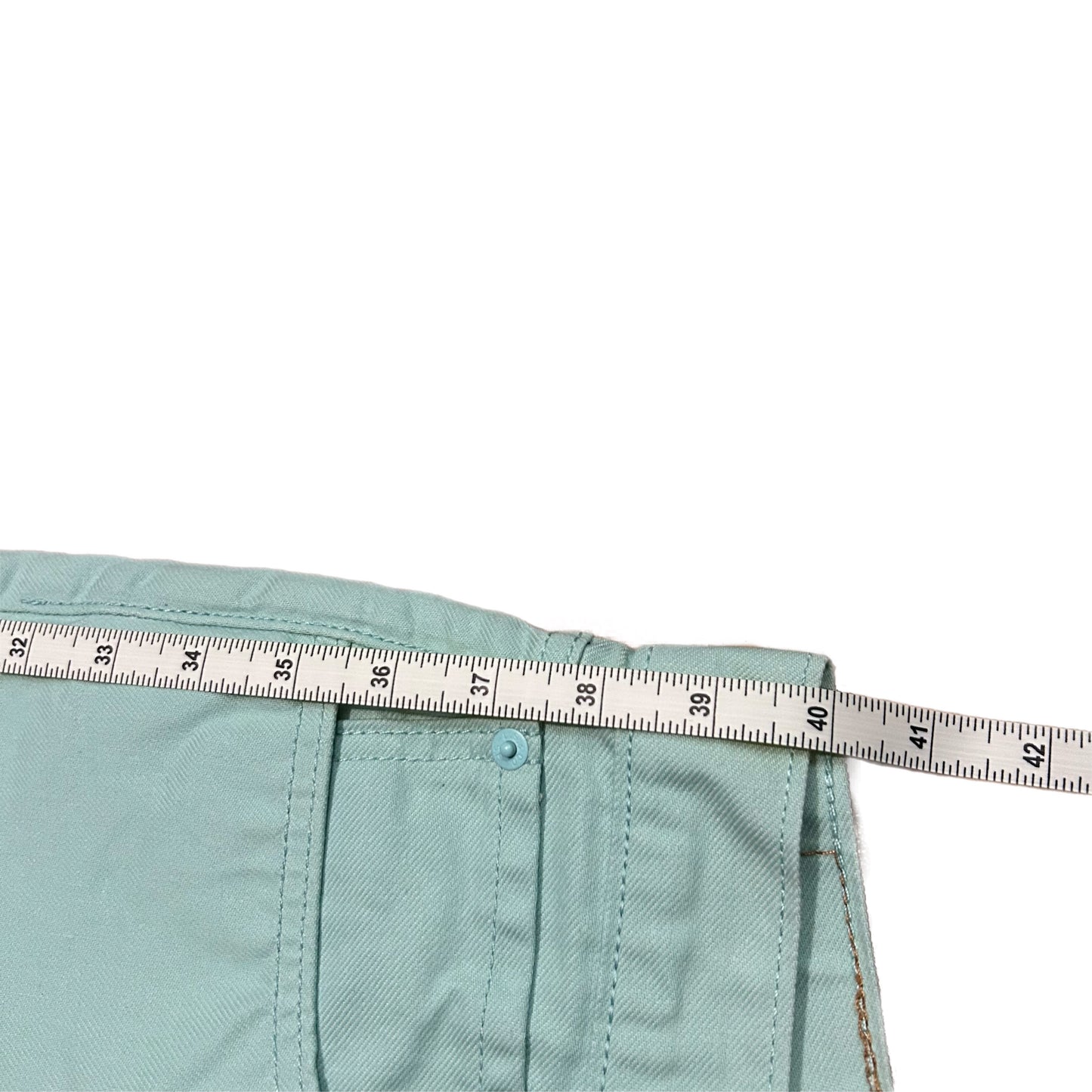 (32) Levi's 501 Light Blue Straight Fit Denim
