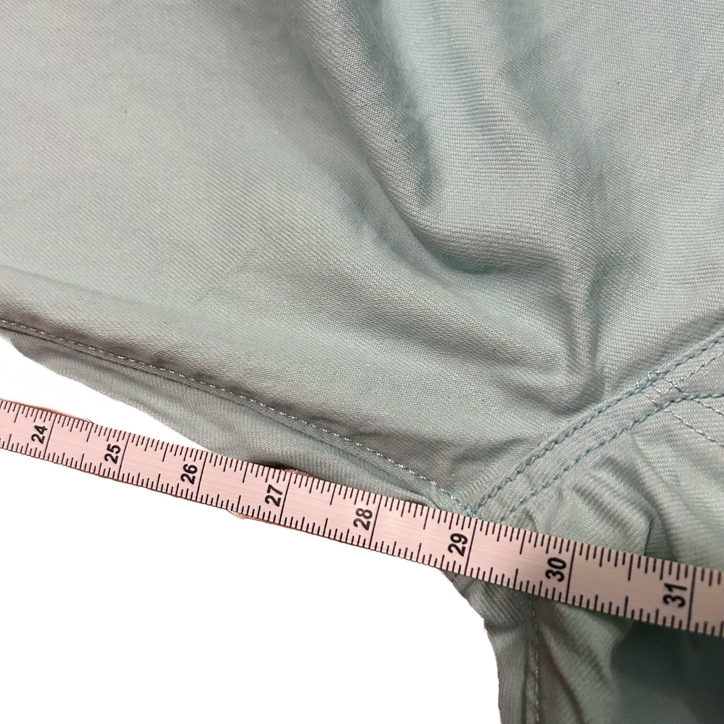 (32) Levi's 501 Light Blue Straight Fit Denim