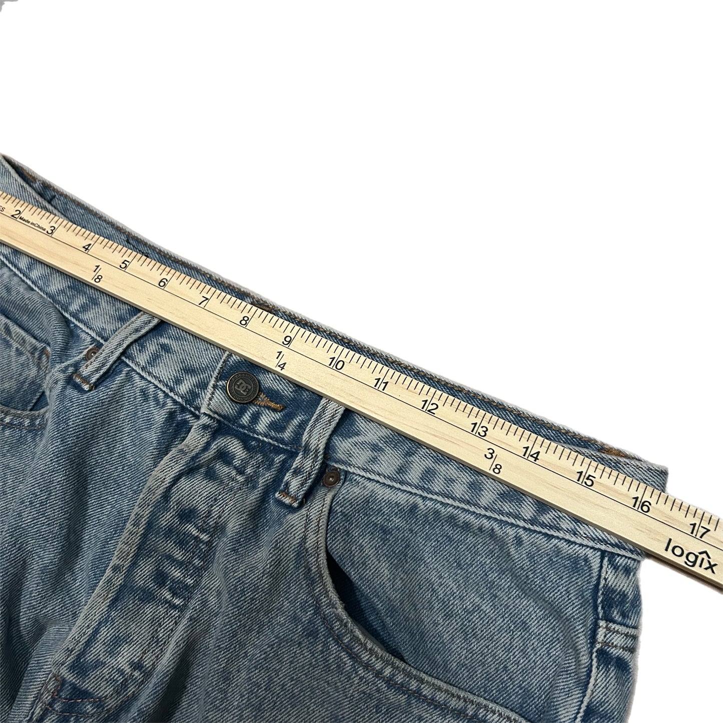 (32) Y2K DC Baggy Light Wash Denim