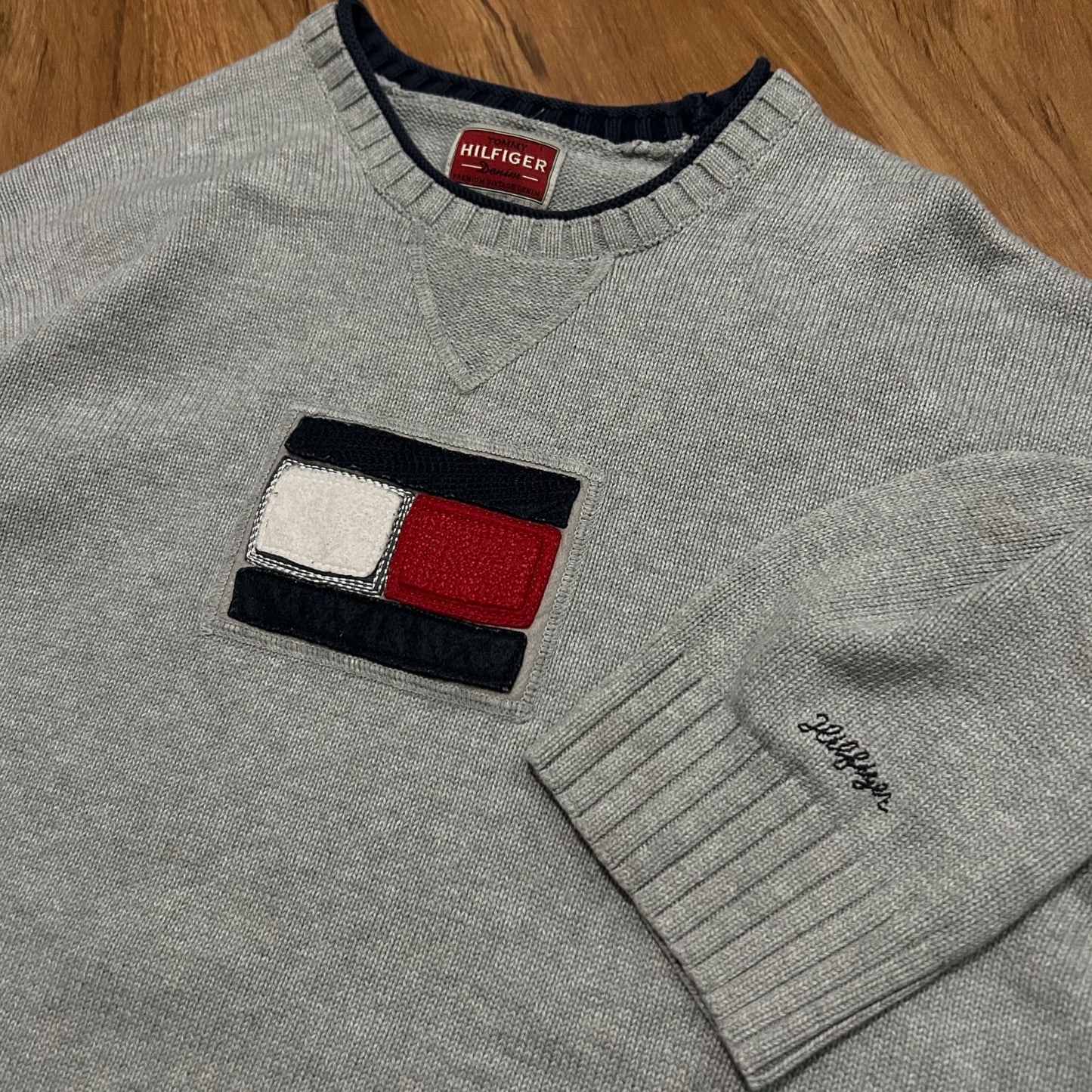 (XL) Vintage Y2K Tommy Hilfiger Middle Logo Grey Knitted Pullover Sweater