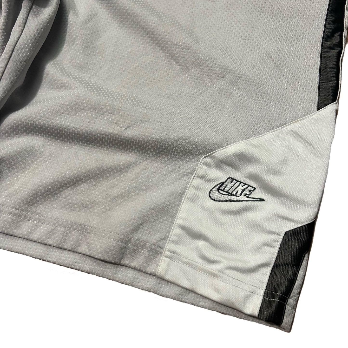 (XL) Y2K Nike Basketball Embroidered White Shorts