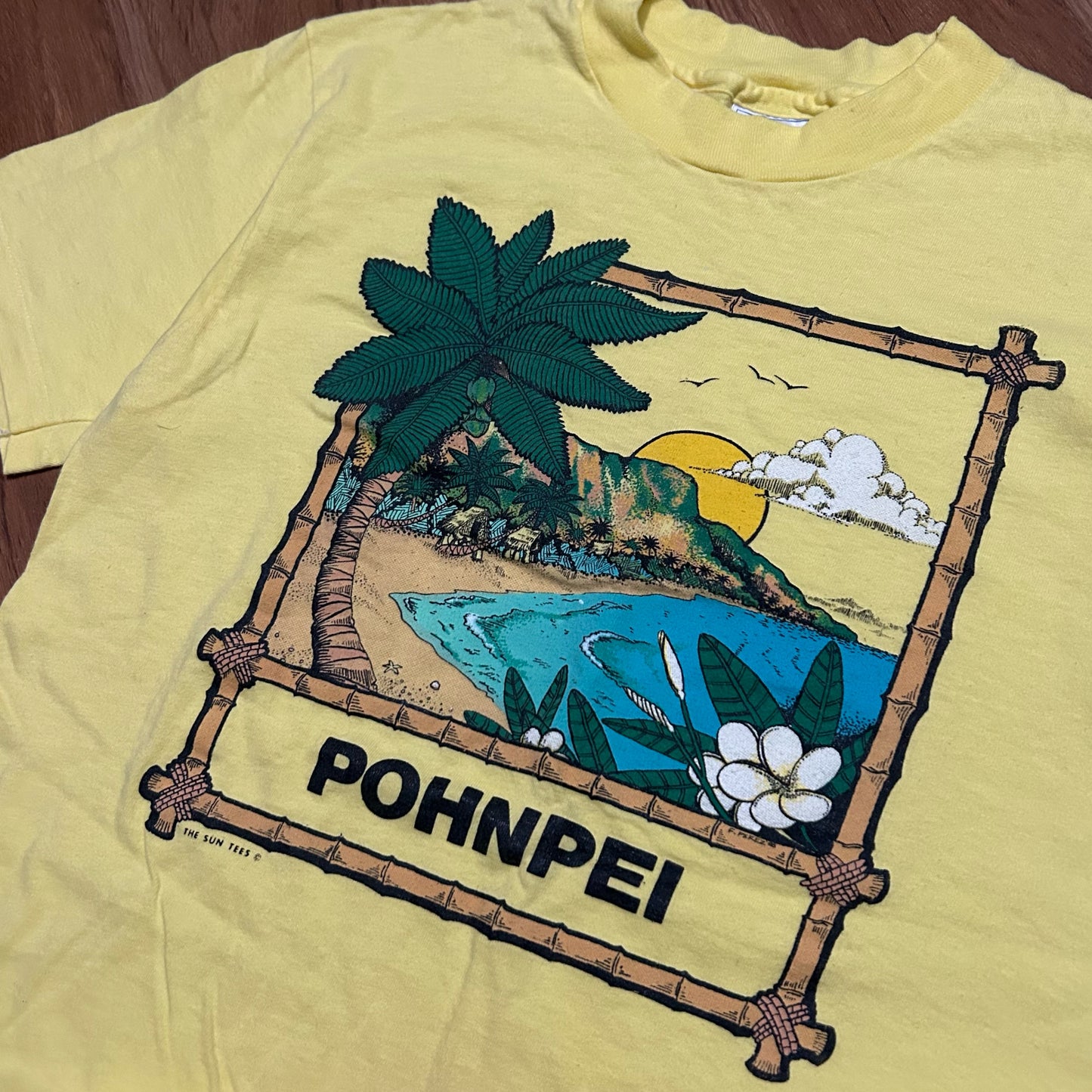 (M) Vintage 90s Single Stitch Pohnpei Island Graphic Yellow T-Shirt