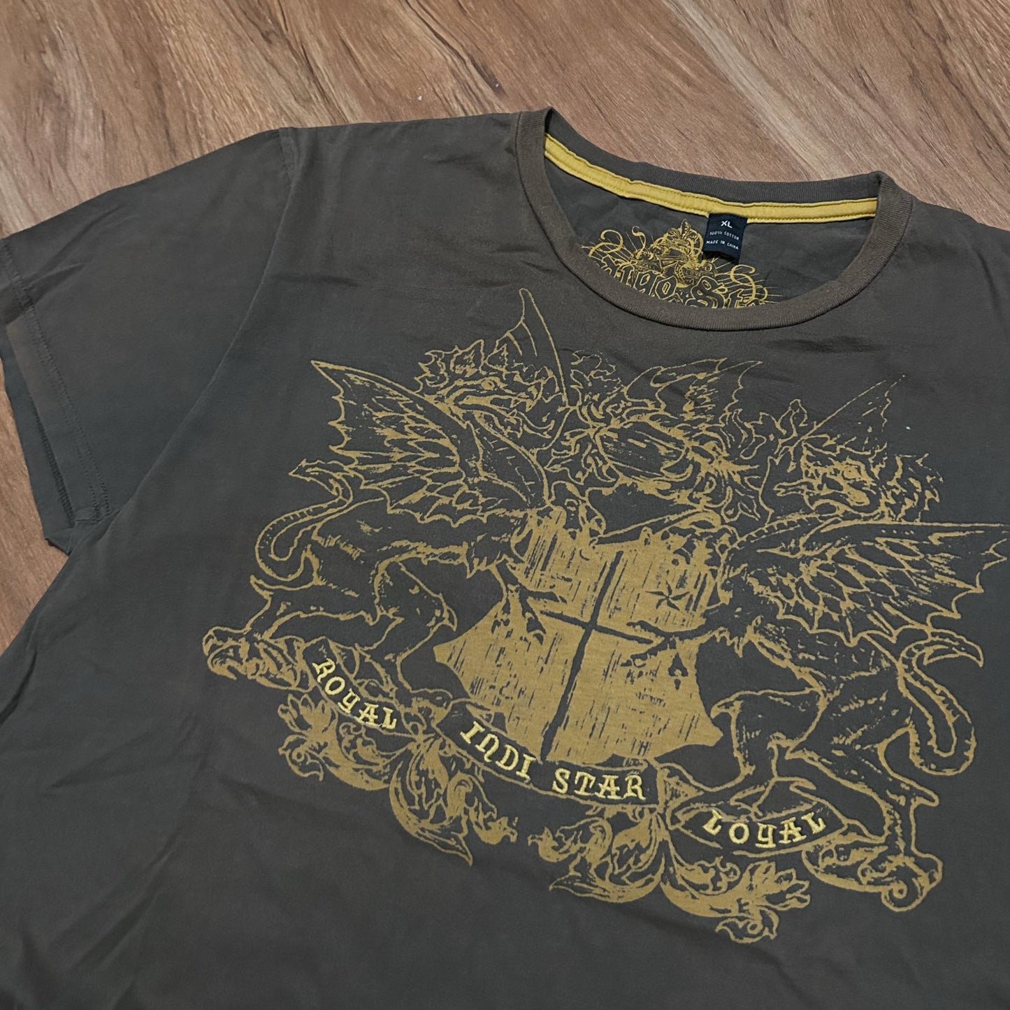 (XL) Y2K Indigo Grunge Shield Crest Graphic T-Shirt