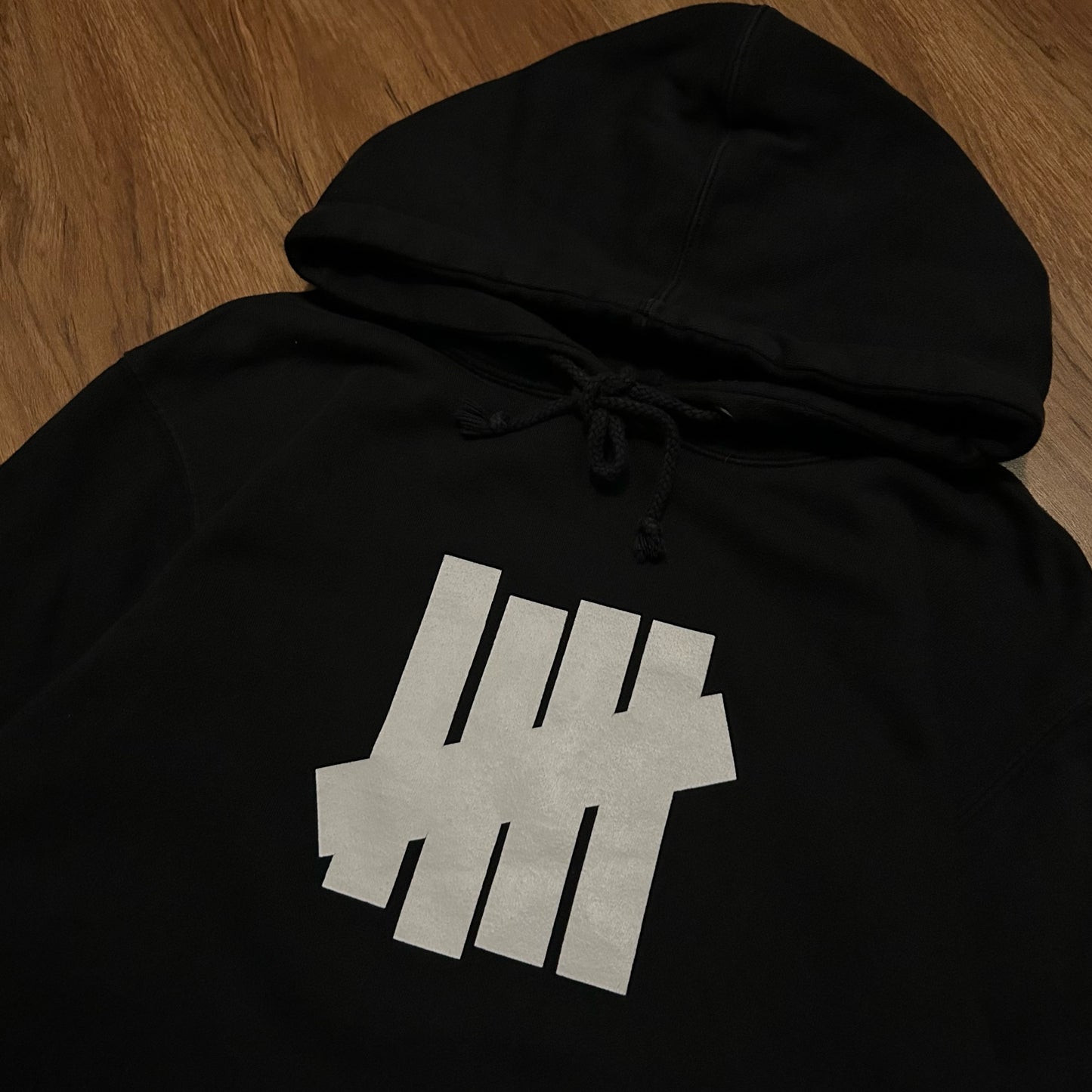 (XL) Undefeated 5 Strike Icon Pullover Black Hoodie
