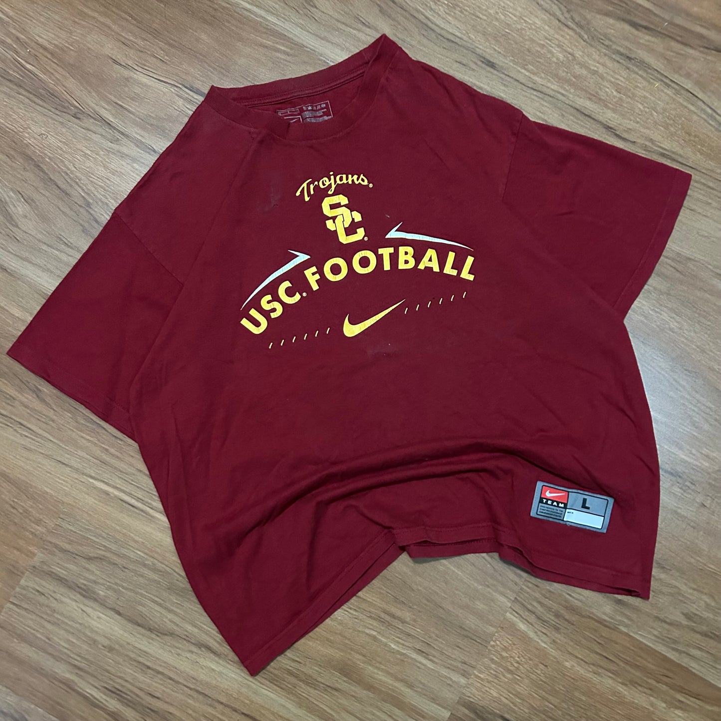 (L) Vintage Y2K Nike USC Trojans Football Helmet Red T-Shirt