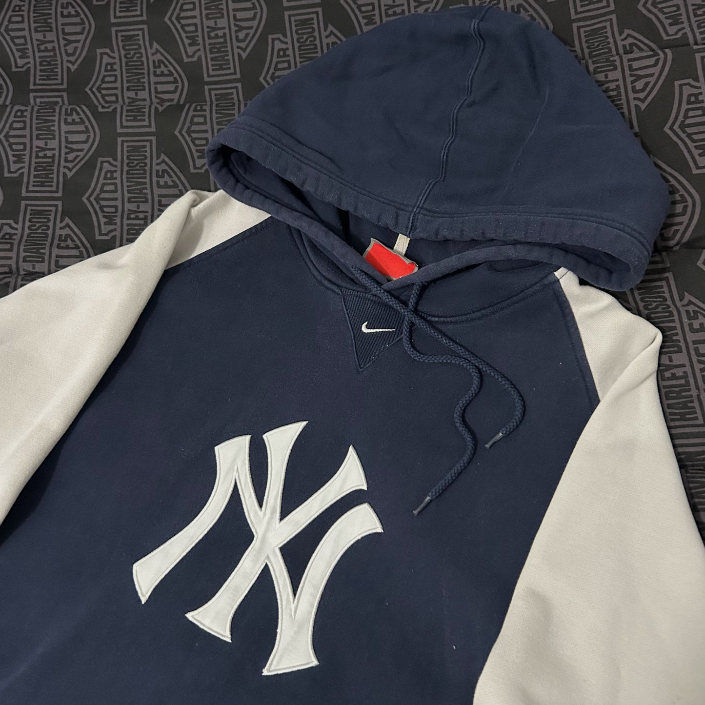 (L) Vintage Y2K Nike Team New York Yankees Center Swoosh Raglan Navy Pullover Hoodie