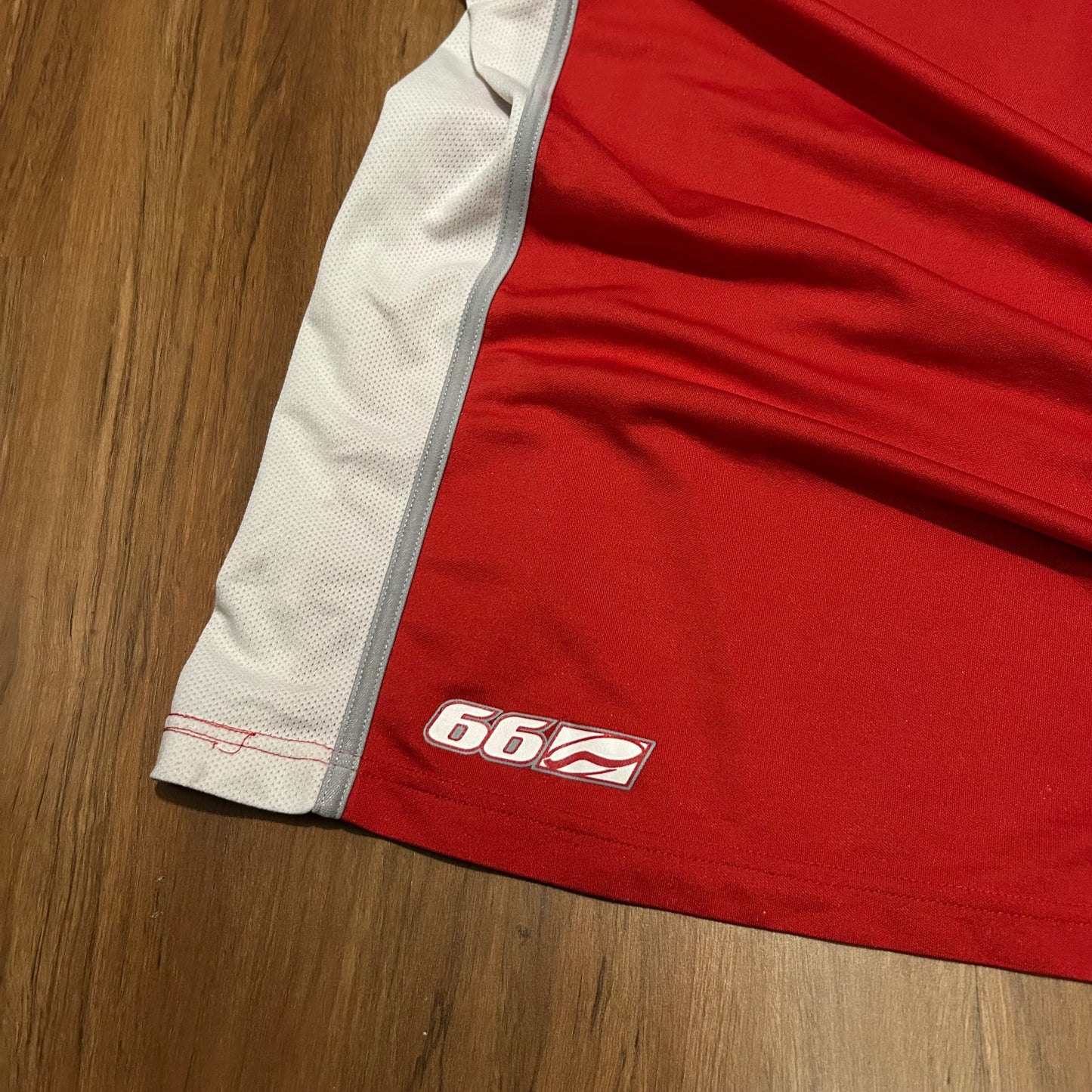 (L) Vintage Y2K Vans Tech 66 Red Skater T-Shirt