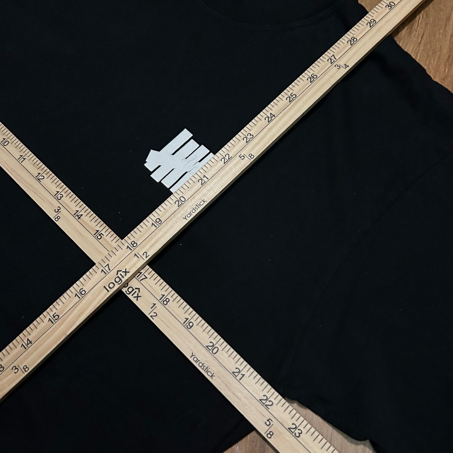 (L) Undefeated Double Sided Logo Black Graphic T-Shirt