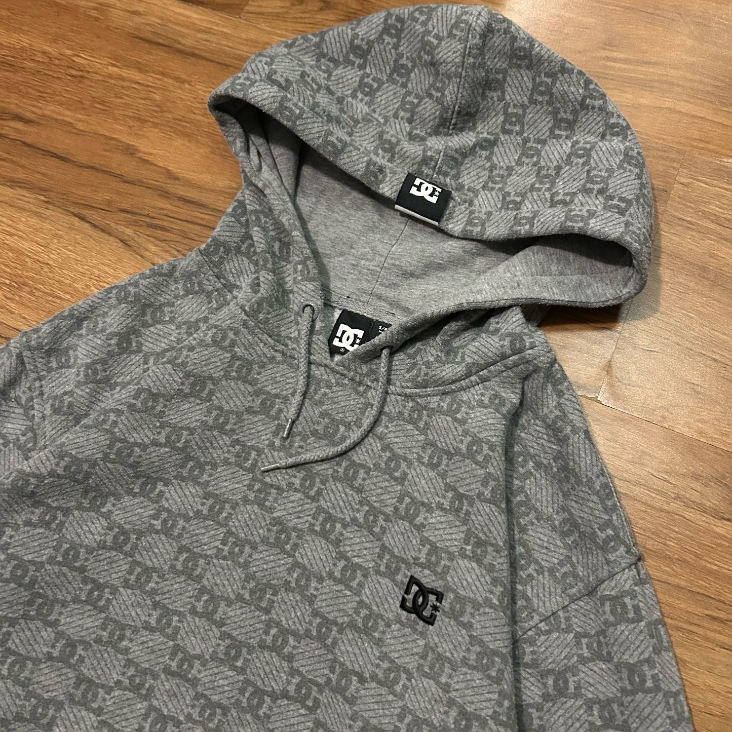(S) Vintage 2000s D&C Shoes AOP Zip-Up Grey Jacket