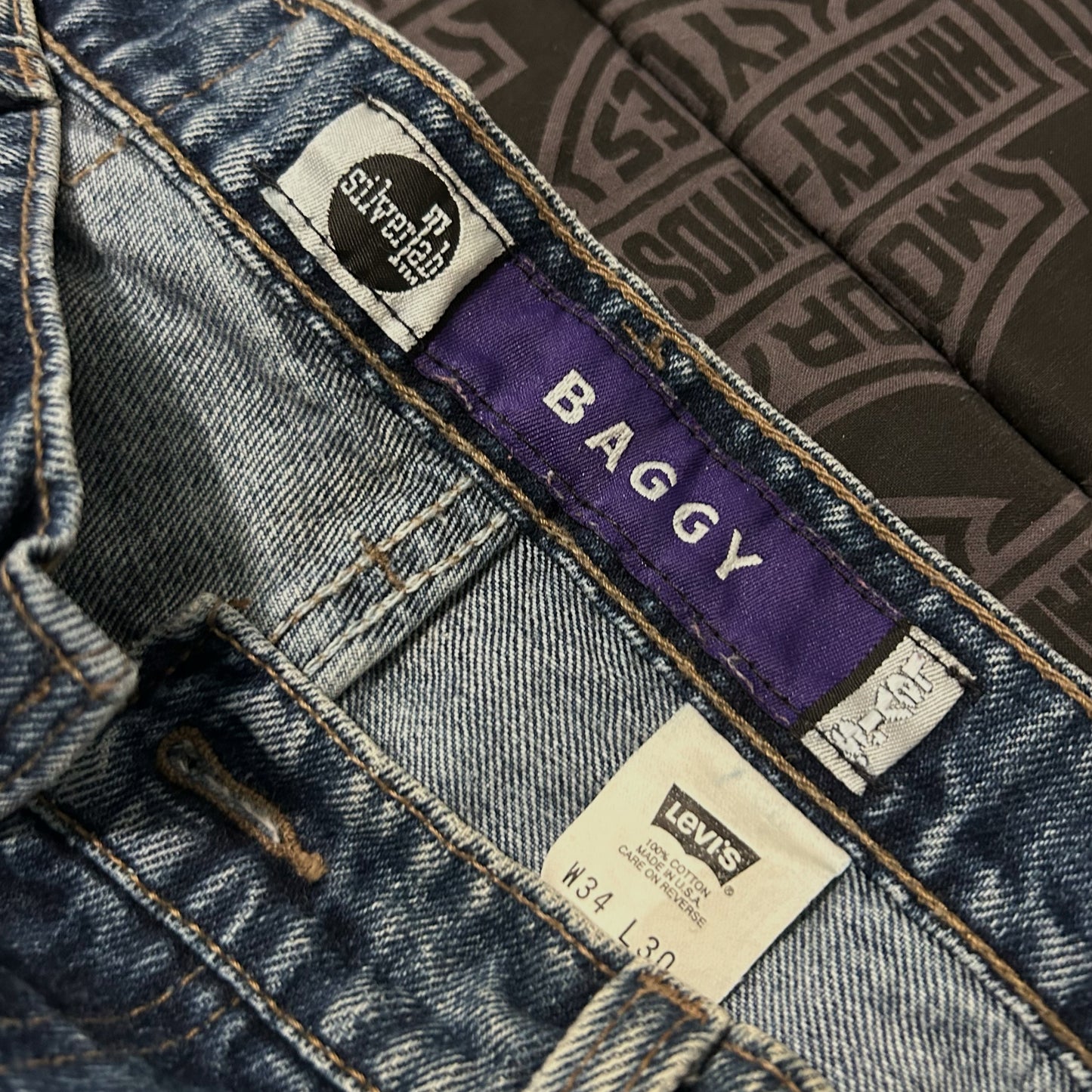 (34) Vintage 90s Levi's SilverTab Made in USA Baggy Denim