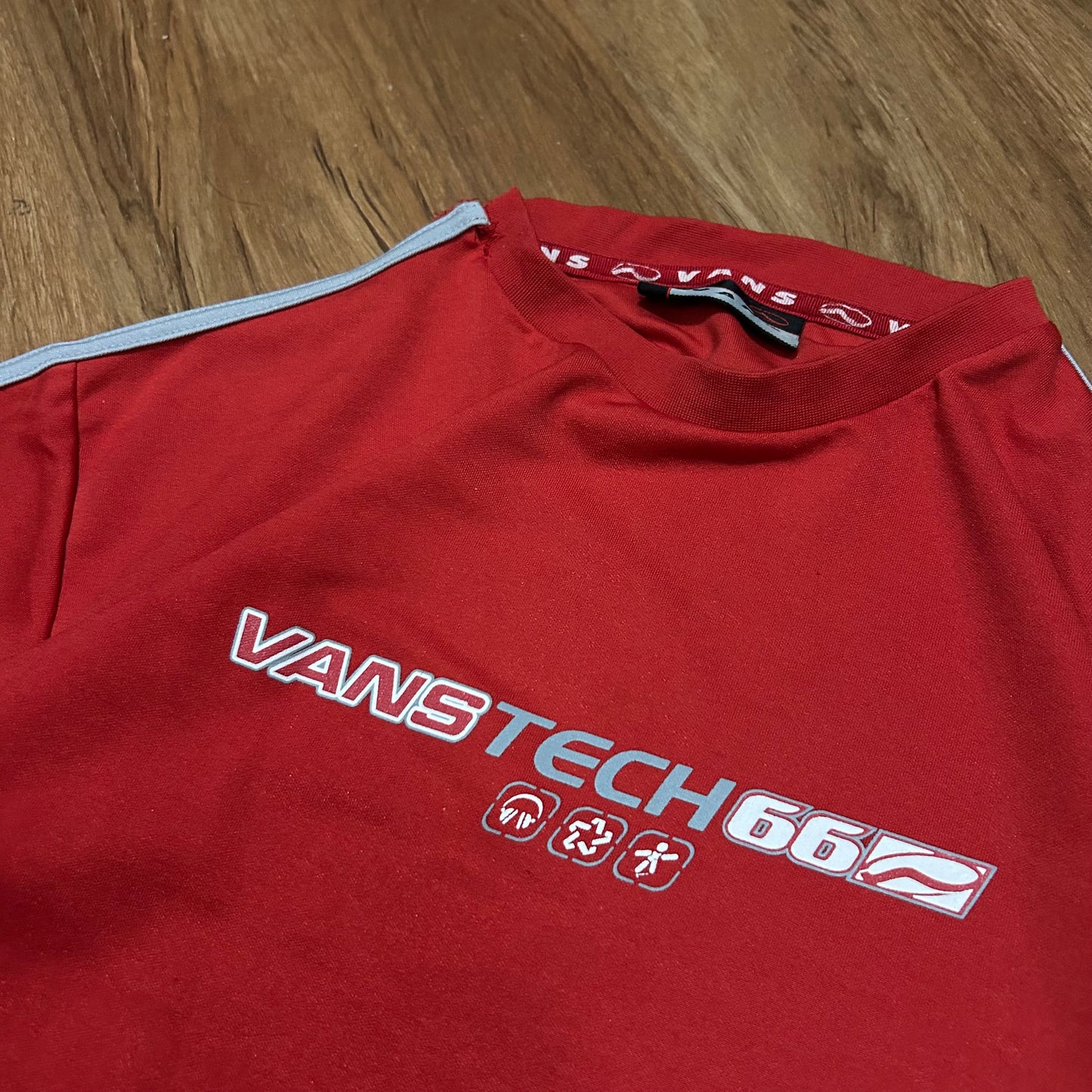 (L) Vintage Y2K Vans Tech 66 Red Skater T-Shirt