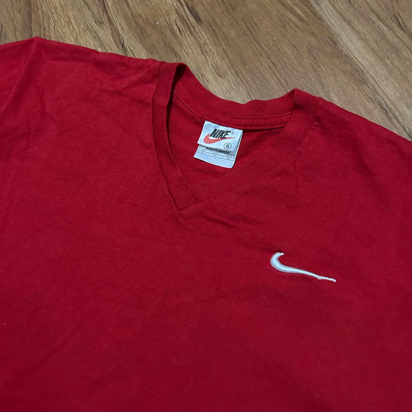 (S) Vintage 90s Nike Mini Swoosh Red V-Neck T-Shirt