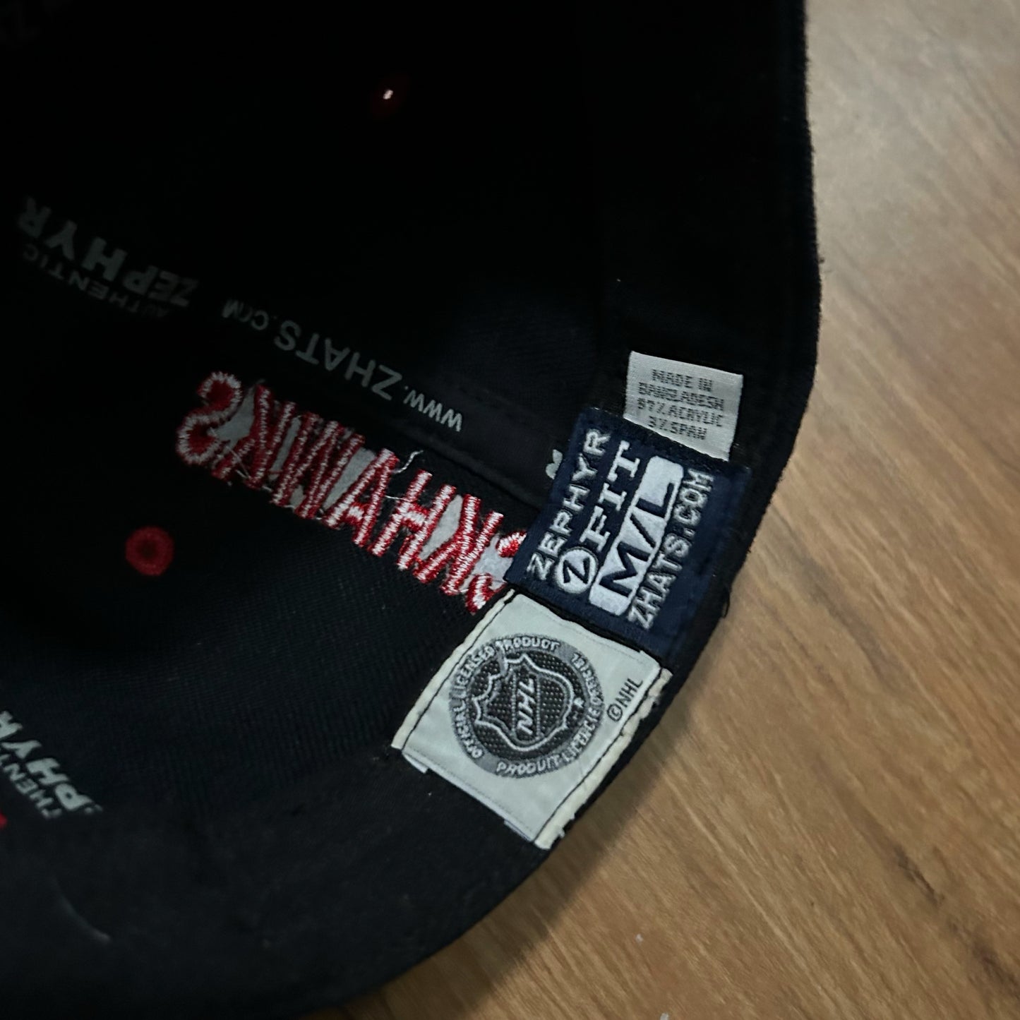 (M/L) Vintage Retro Chicago Blackhawks NHL Logo Black Fitted Cap