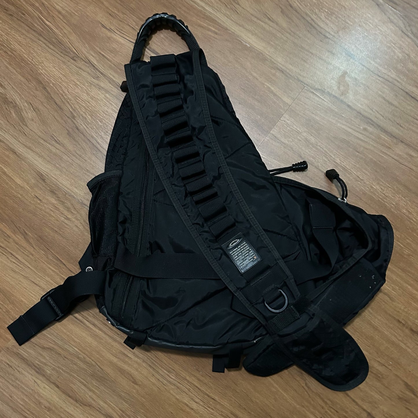 (OS) Vintage 2000s Oakley One Shoulder Crossbody Sling Black Bag