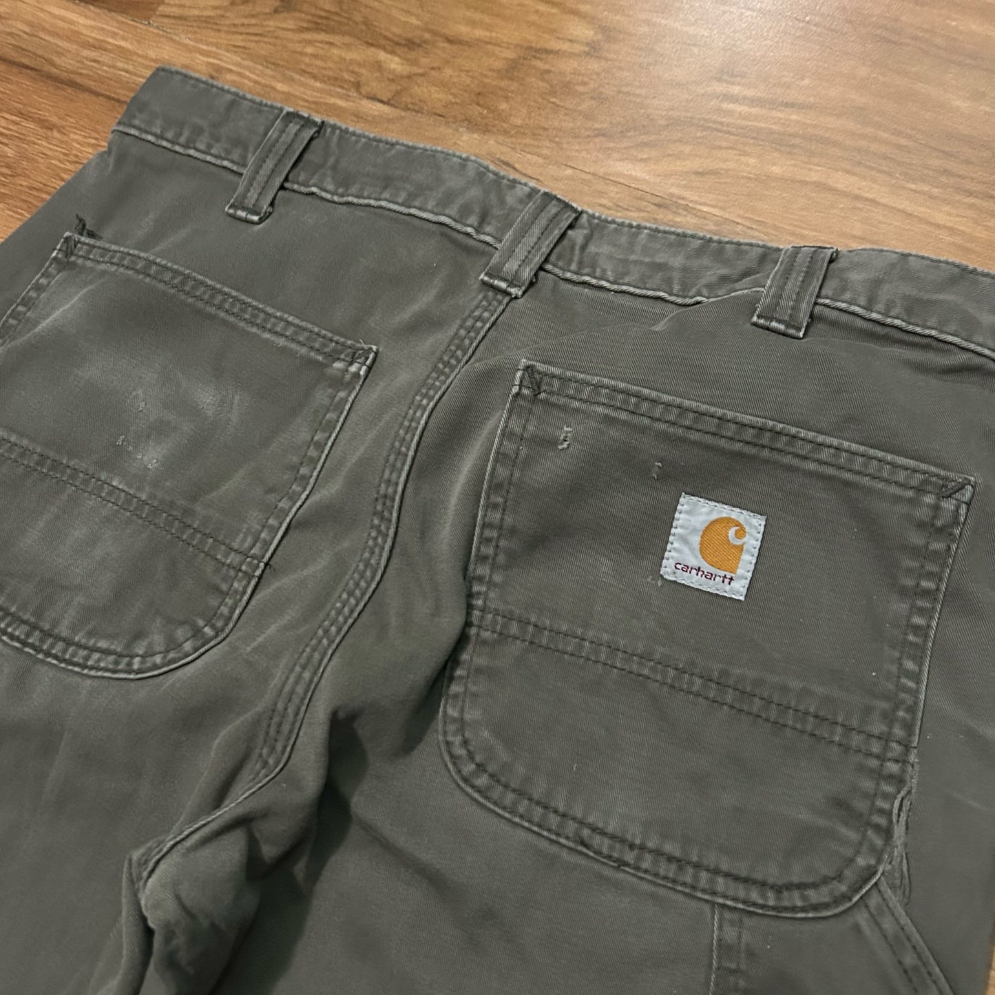 (32) Vintage Carhartt Carpenter Military Green Loose Pants