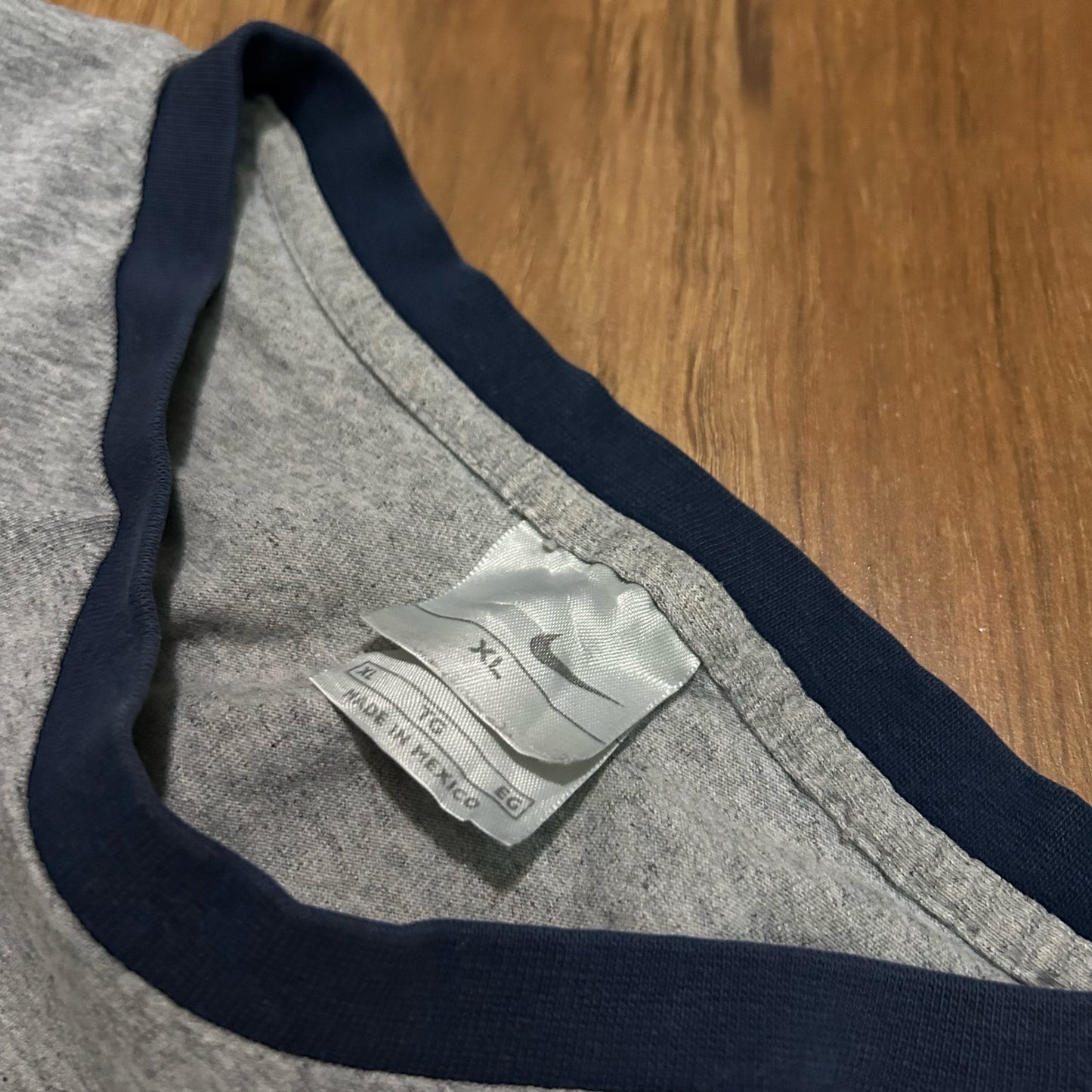 (XL) Vintage 2000s Nike Small Logo Check Grey Ringer T-Shirt