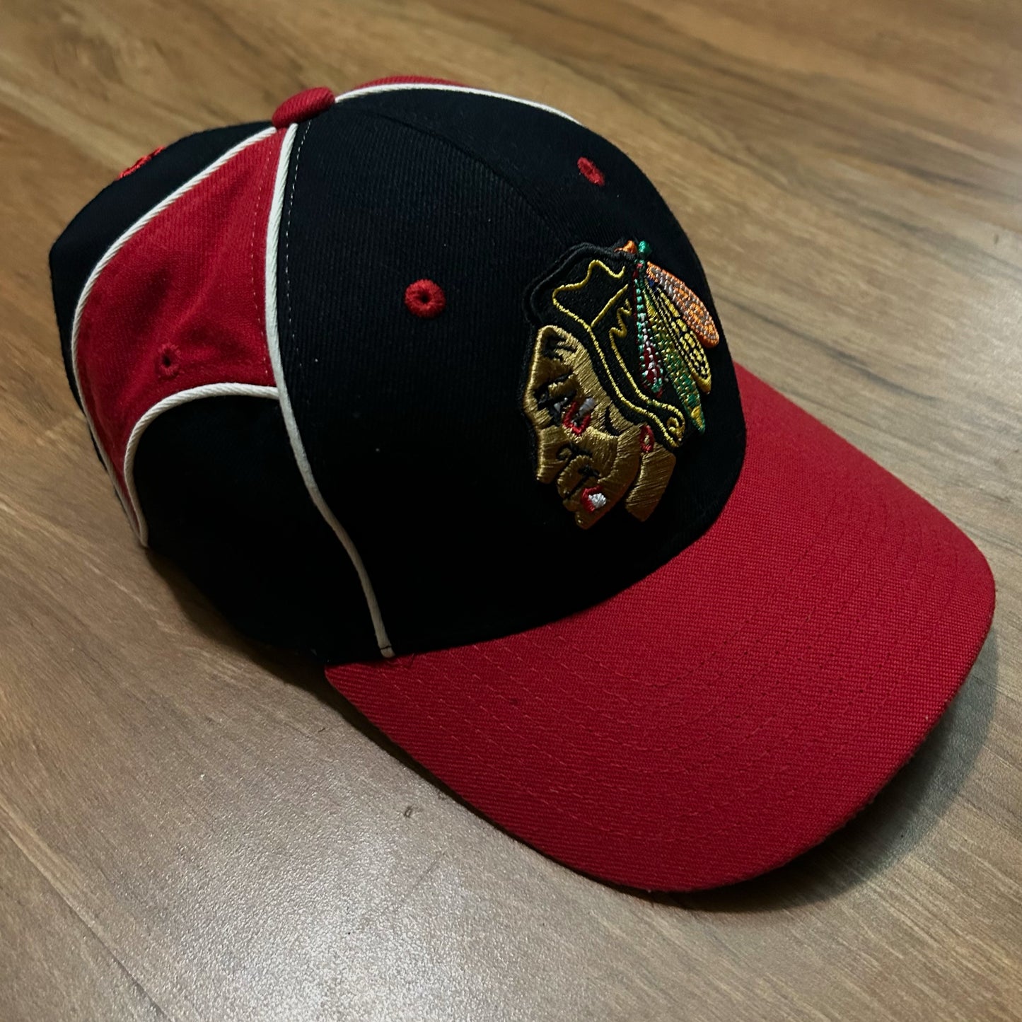 (M/L) Vintage Retro Chicago Blackhawks NHL Logo Black Fitted Cap