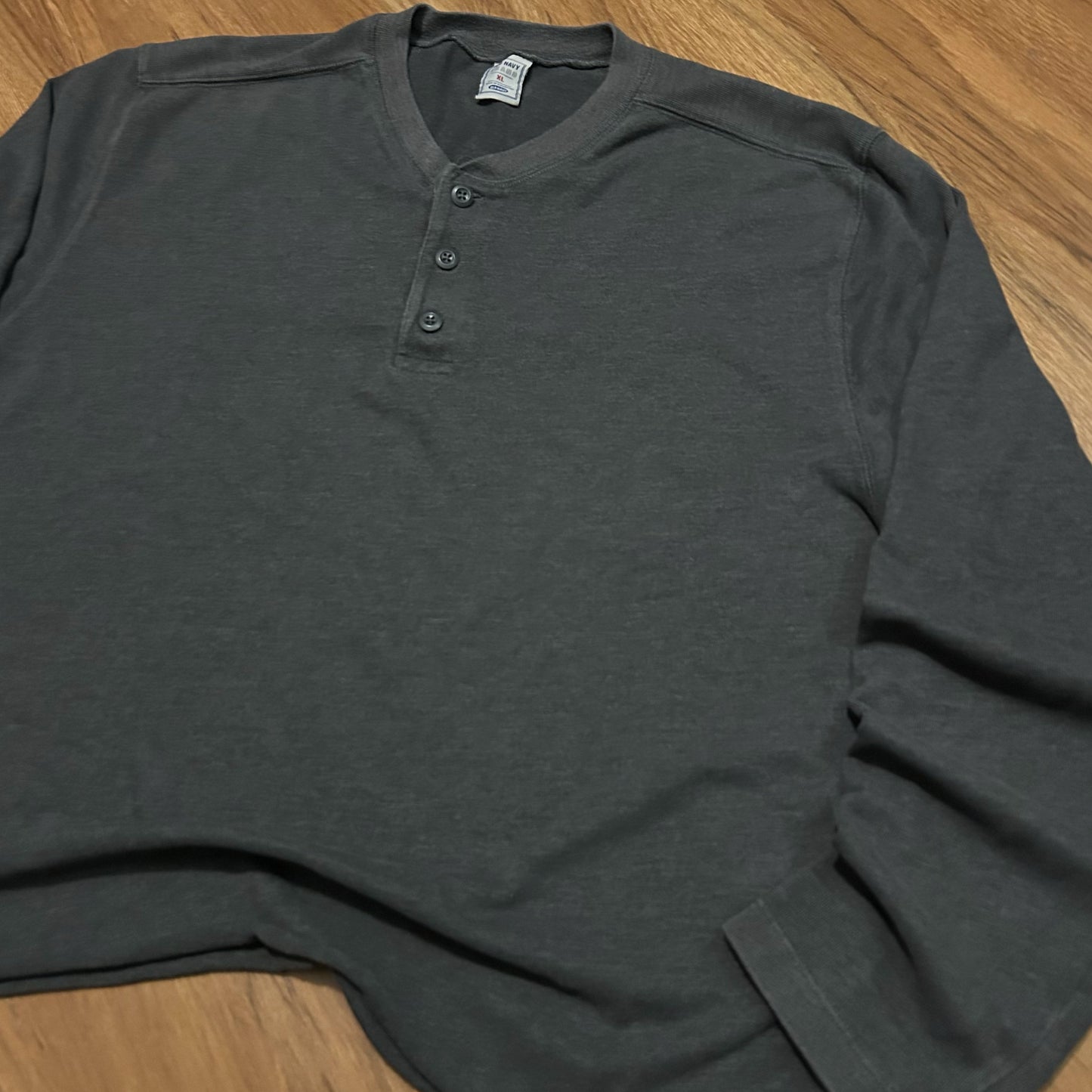 (XL) Y2K Old Navy Cropped Henley Grey Longsleeve Shirt