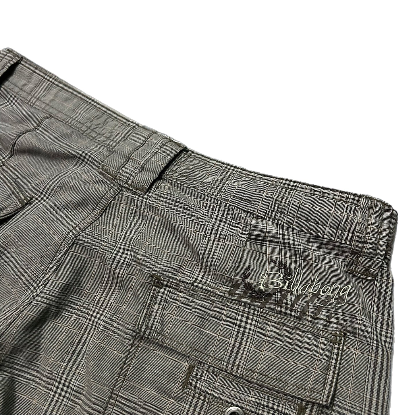 (32) 2000s Billabong Plaid Grey Baggy Shorts