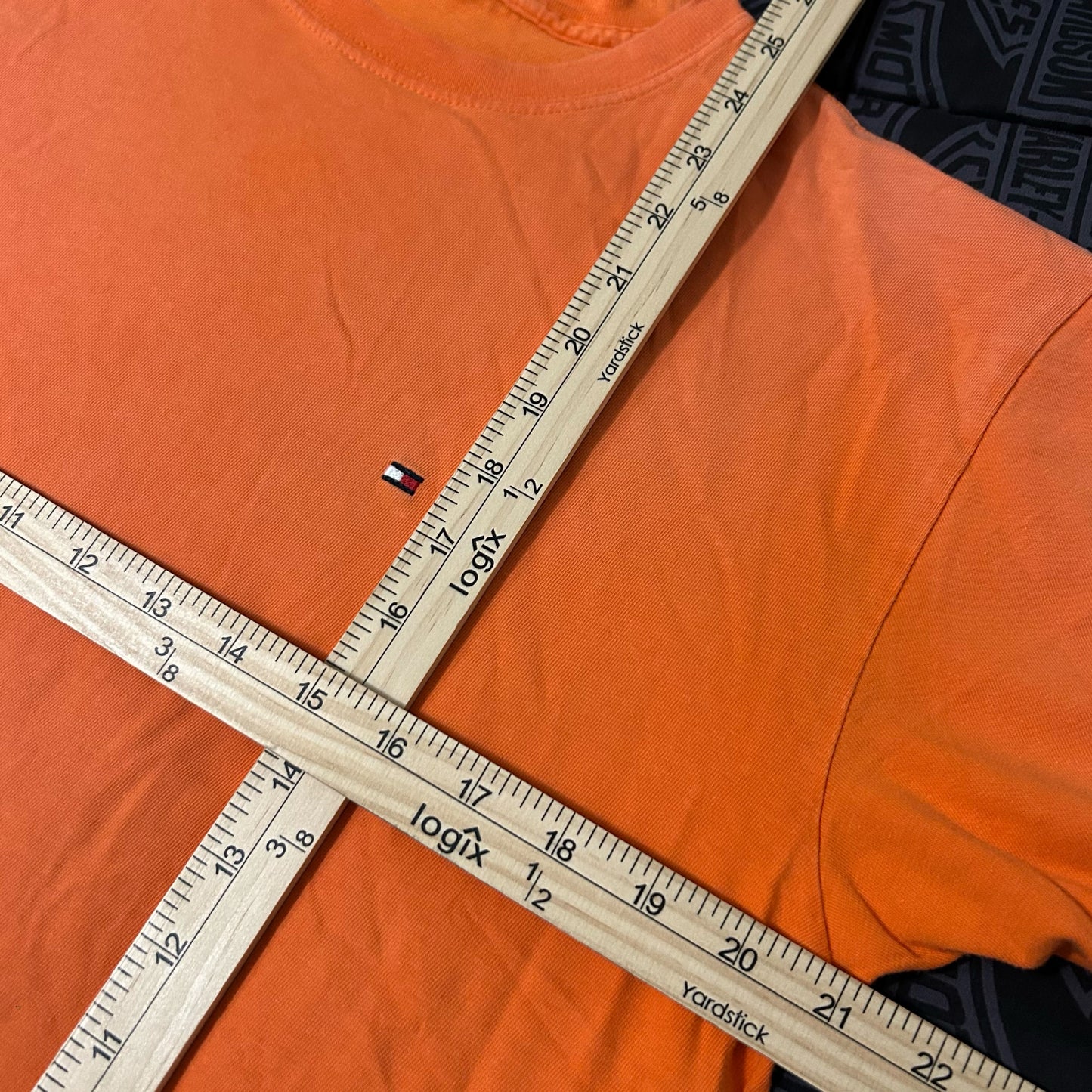 (M) Vintage Y2K Tommy Hilfiger Orange Mini Logo Flag Orange T-Shirt