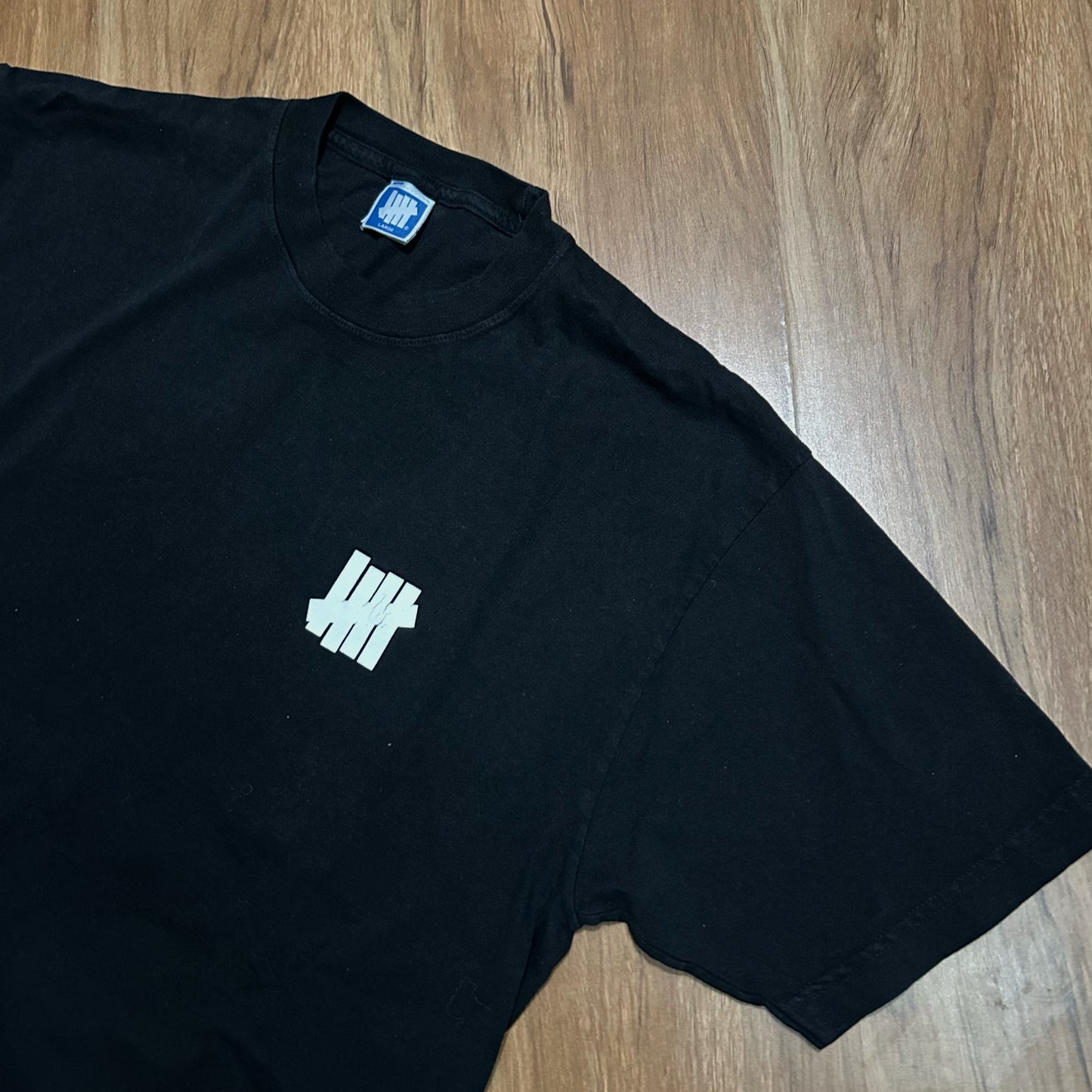 (L) Undefeated Double Sided Logo Black Graphic T-Shirt