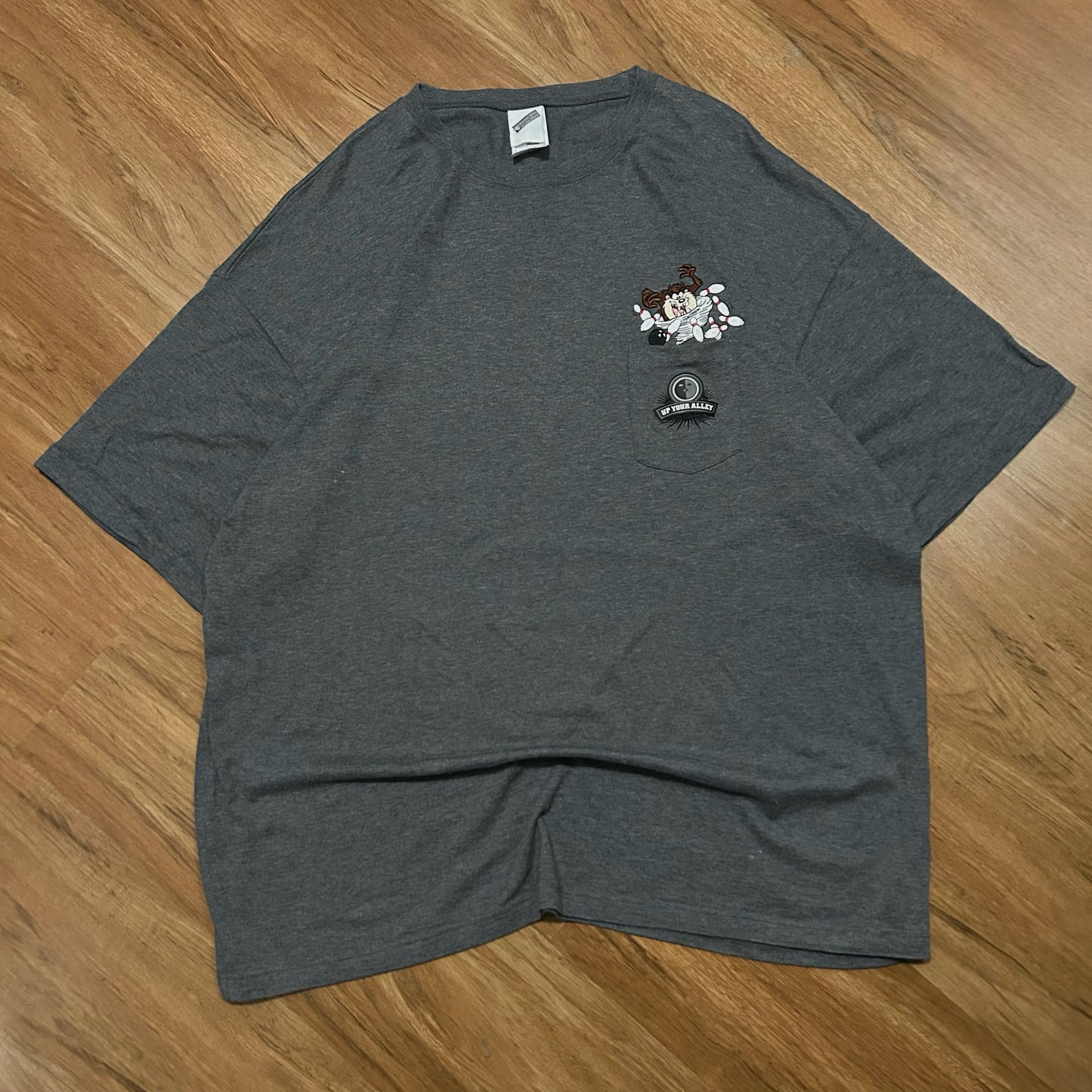 (XXXL) Vintage Warner Bros Tasmanian Devil Up Your Alley Bowling Pocket T-Shirt