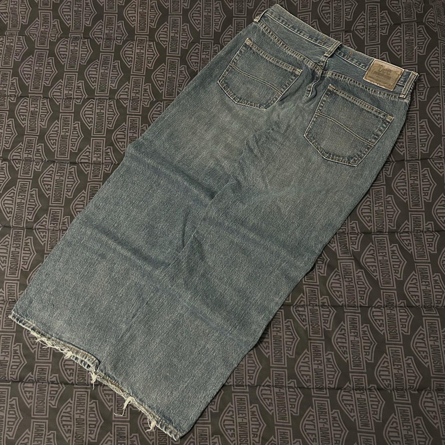 (33) Y2K Lee Premium Dark Wash Loose Denim Frayed Hem Jeans
