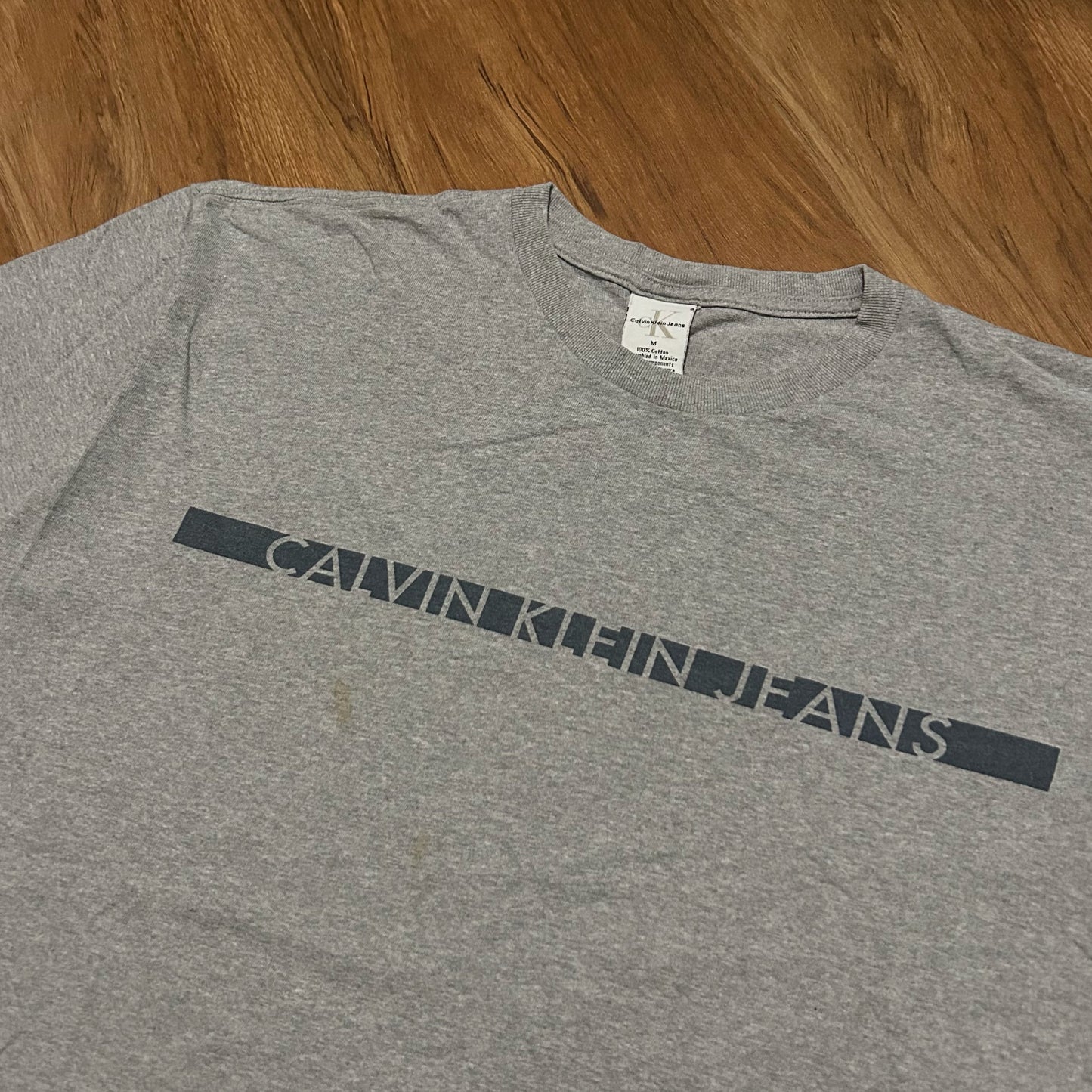 (M) Vintage Y2K Calvin Klein Jeans Spell Out Logo Graphic T-Shirt