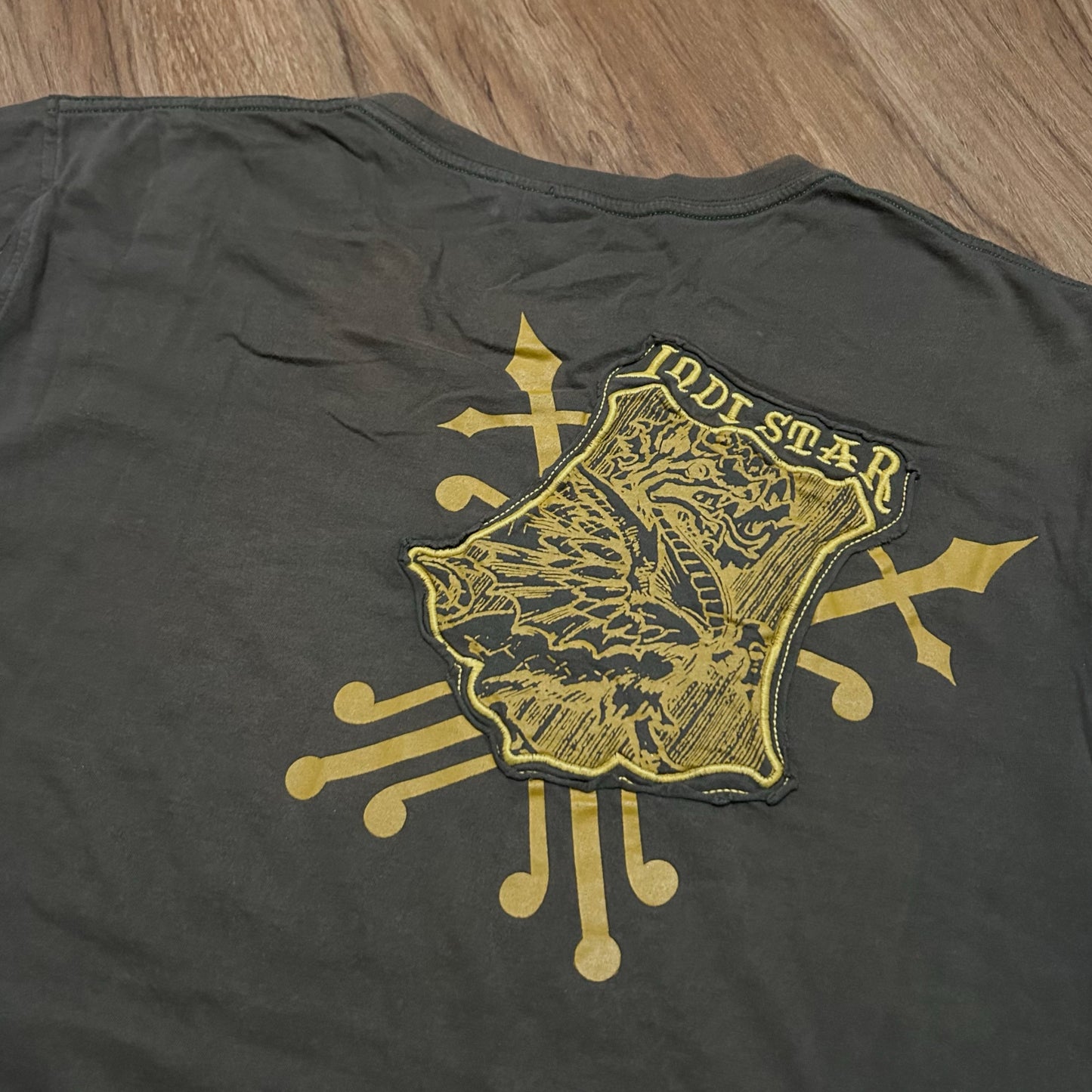 (XL) Y2K Indigo Grunge Shield Crest Graphic T-Shirt