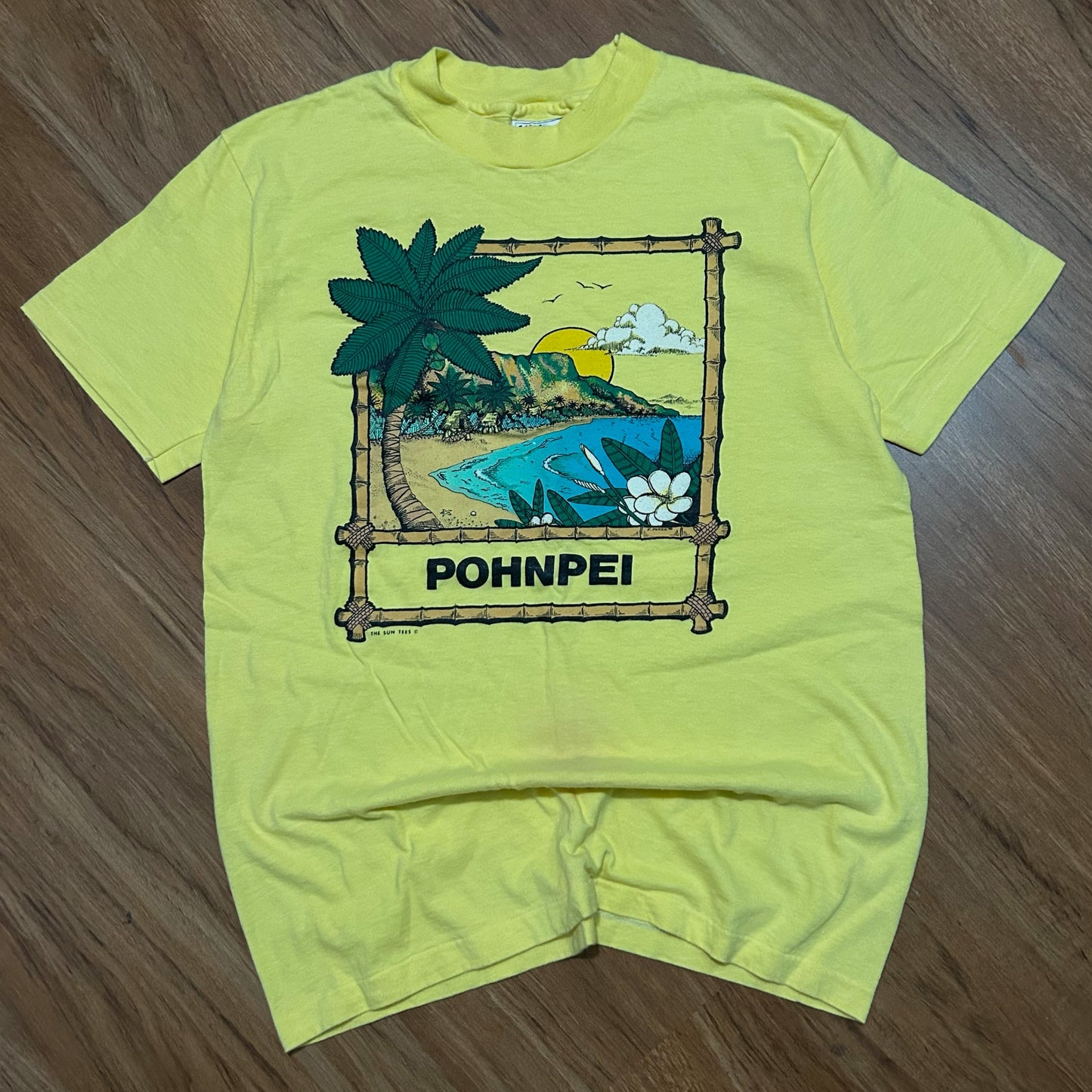 (M) Vintage 90s Single Stitch Pohnpei Island Graphic Yellow T-Shirt