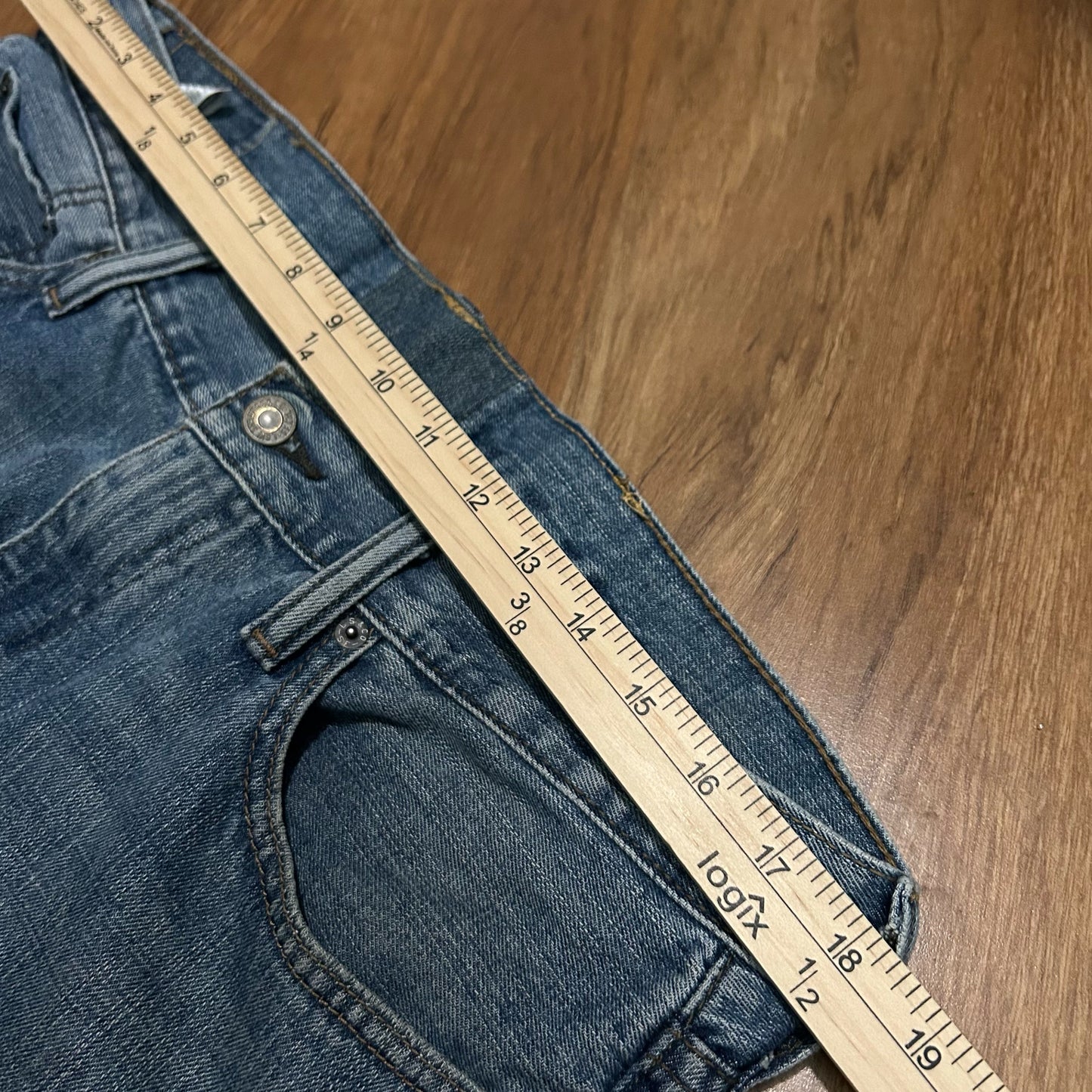 (34) Levis 514 Straight Leg Loose Light Wash Denim Jeans