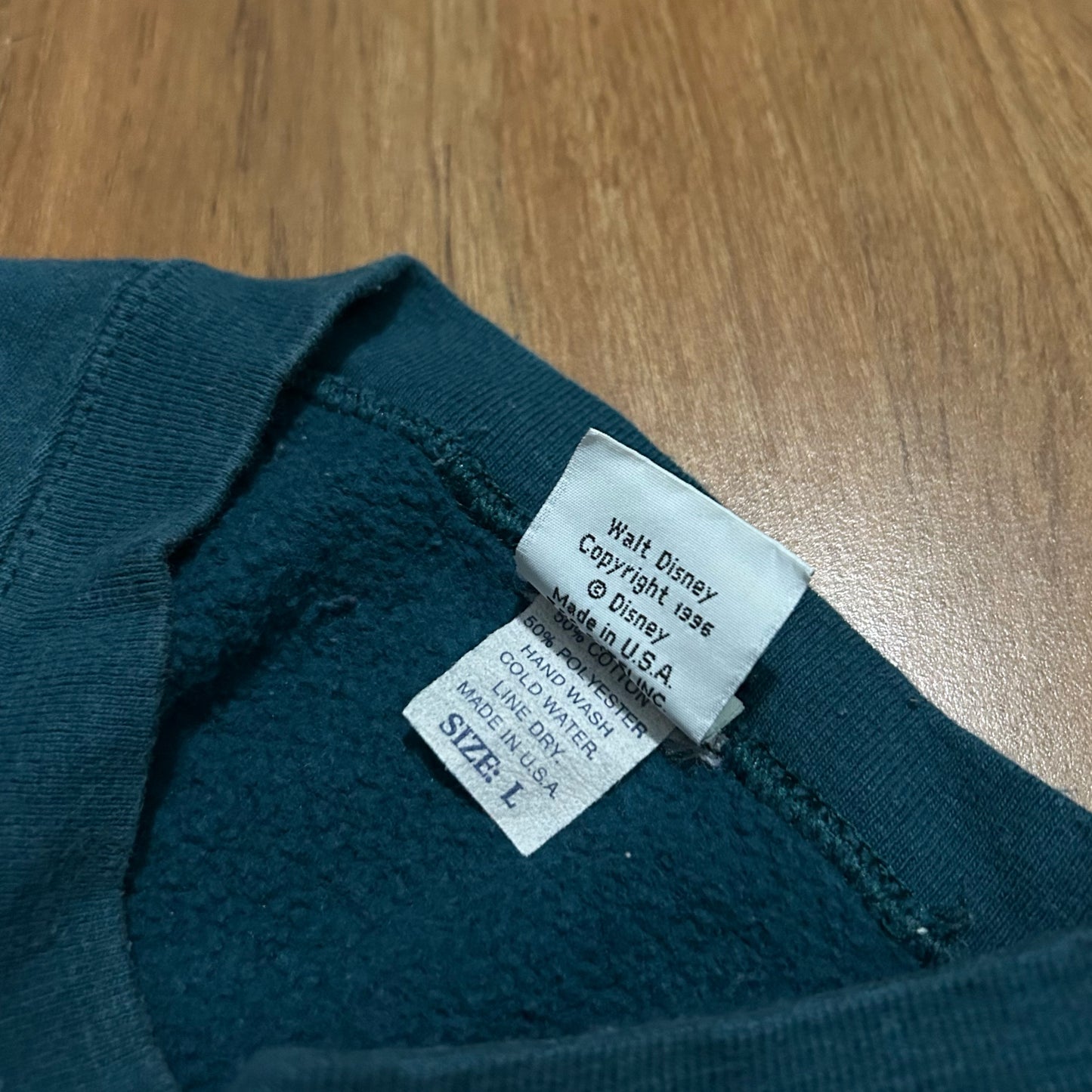 (L) 1996 Winnie The Pooh Bear Embroidered Crewneck