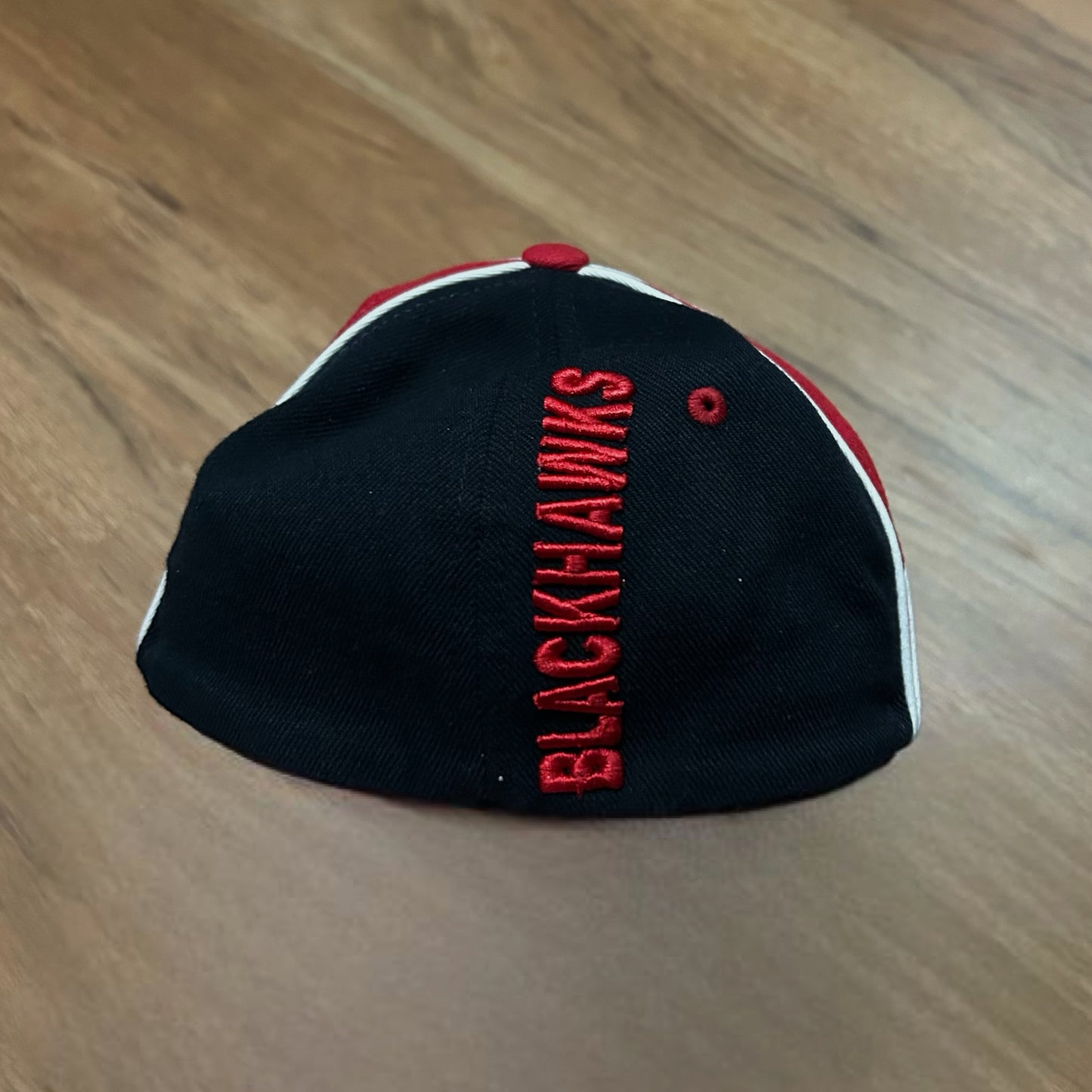 (M/L) Vintage Retro Chicago Blackhawks NHL Logo Black Fitted Cap