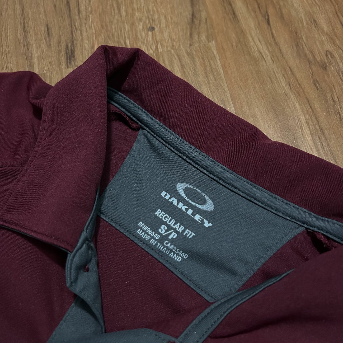(S) Oakley Center Logo Golf Burgundy Polo Shirt