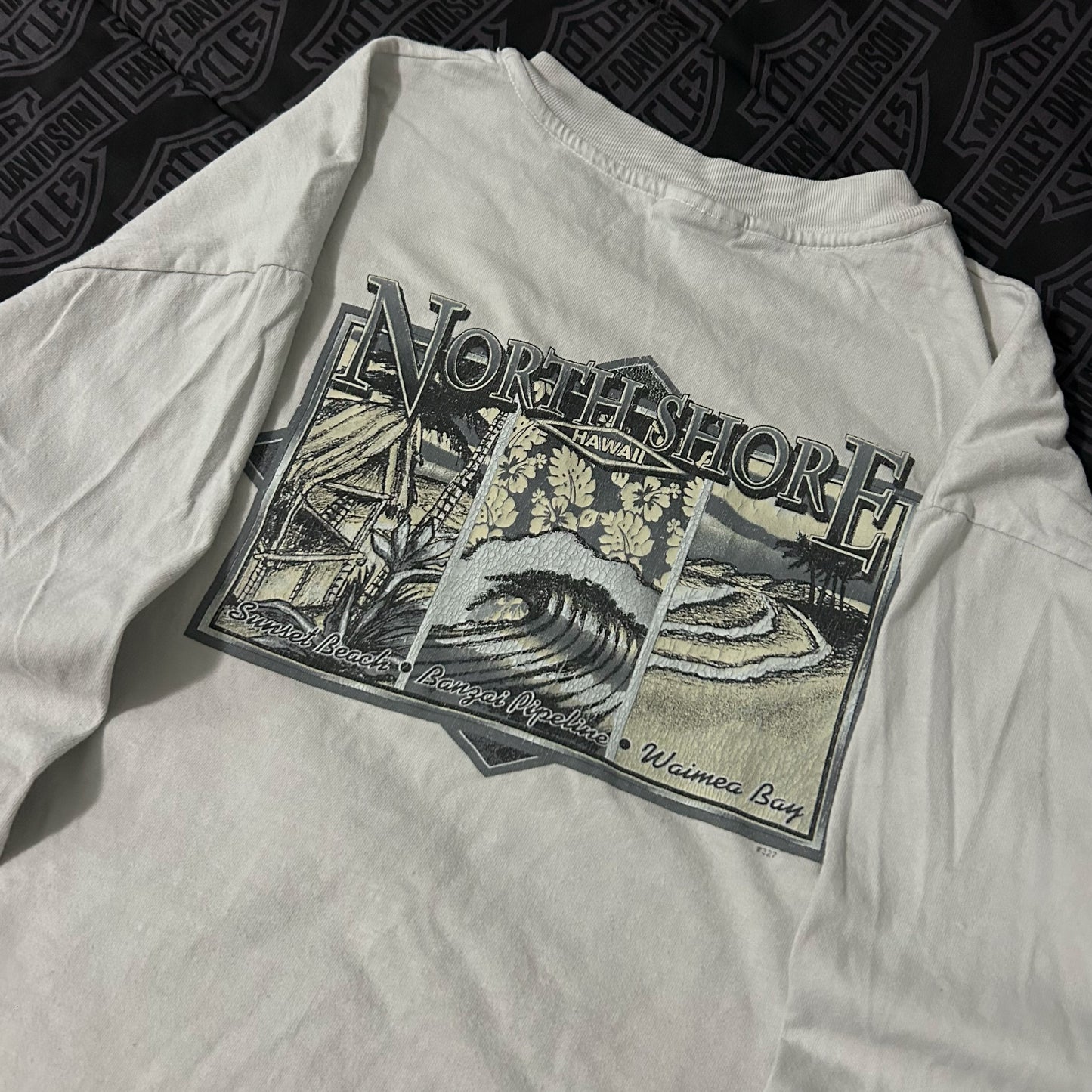 (L) Vintage 90s North Shore Hawaii Waimea Bay White Longsleeve Graphic Shirt