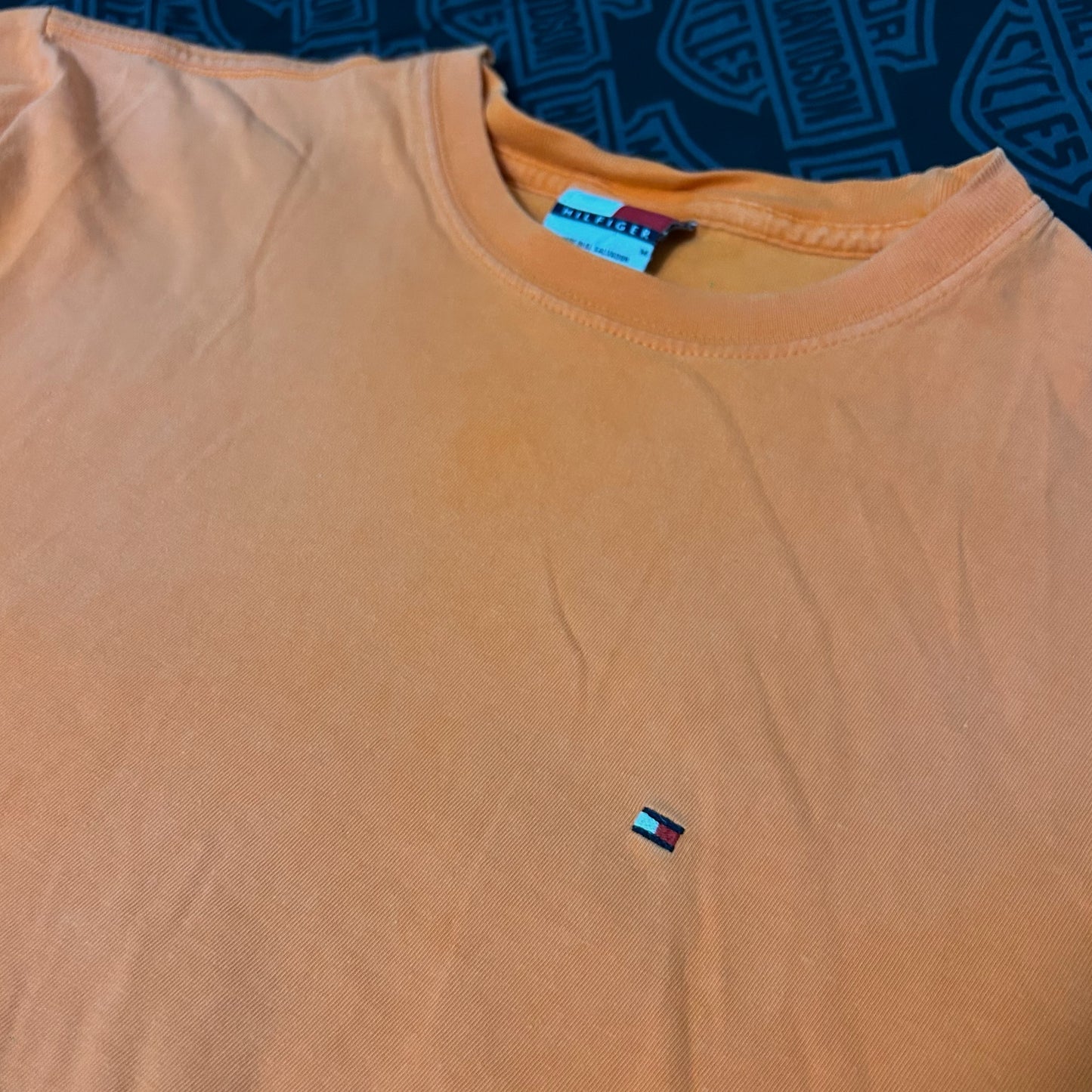 (M) Vintage Y2K Tommy Hilfiger Orange Mini Logo Flag Orange T-Shirt