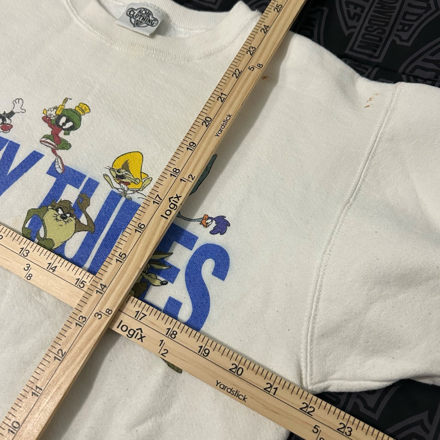 (M) Vintage 1991 Made in USA Looney Tunes Characters Graphic Pullover Crewneck