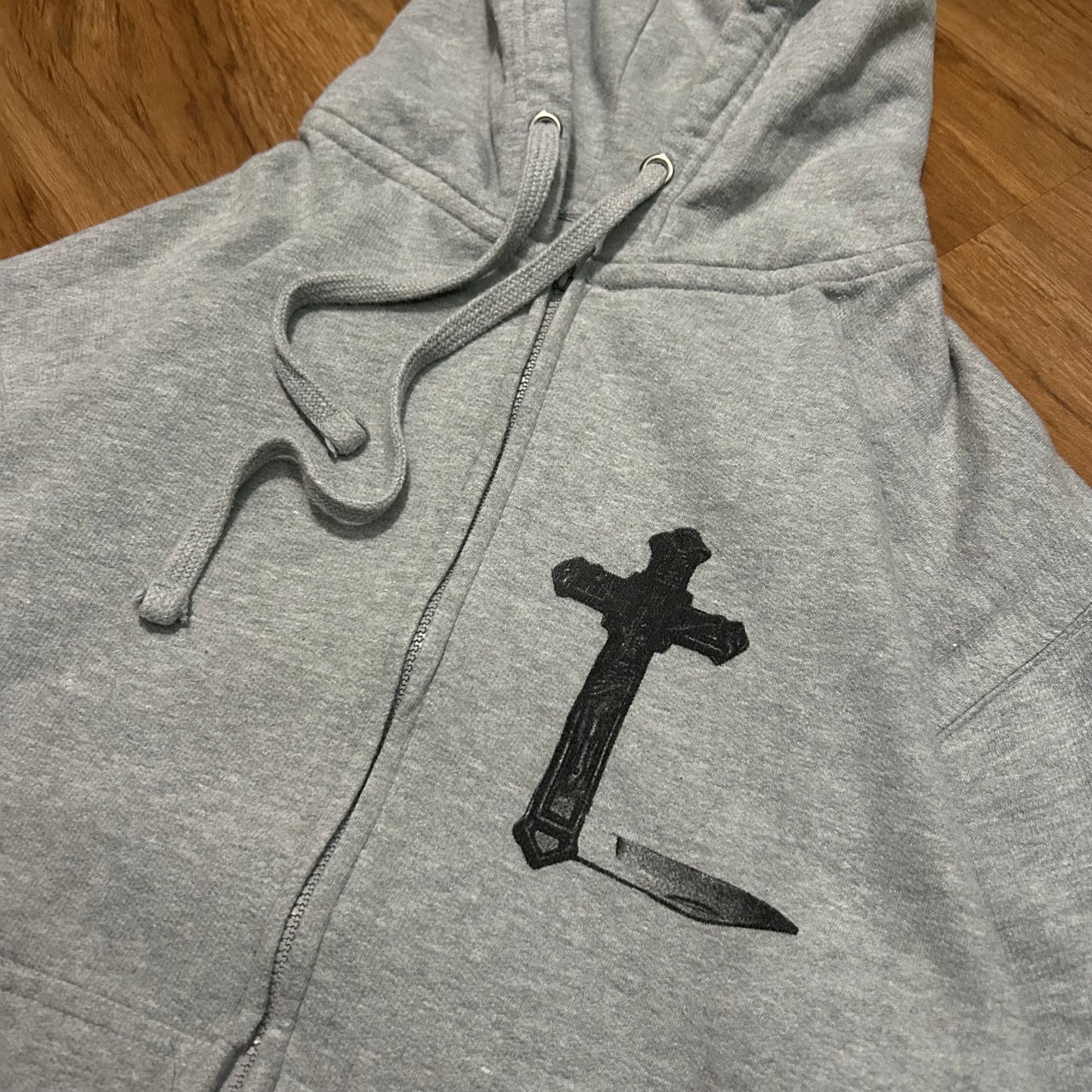 (M) Y2K Cross Knife Grey Zip-Up Hoodie