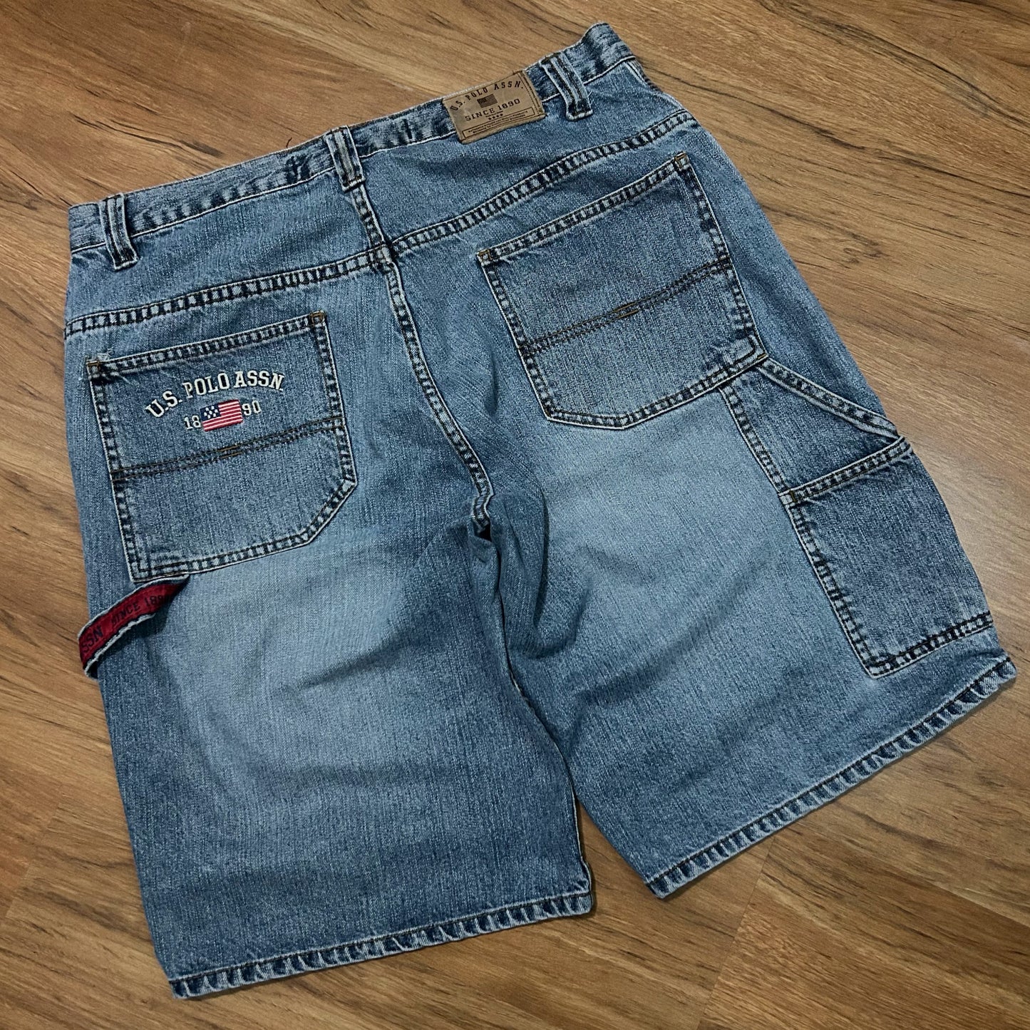 (34) Vintage 2000s U.S Polo Assn Patch Lightwash Denim Shorts