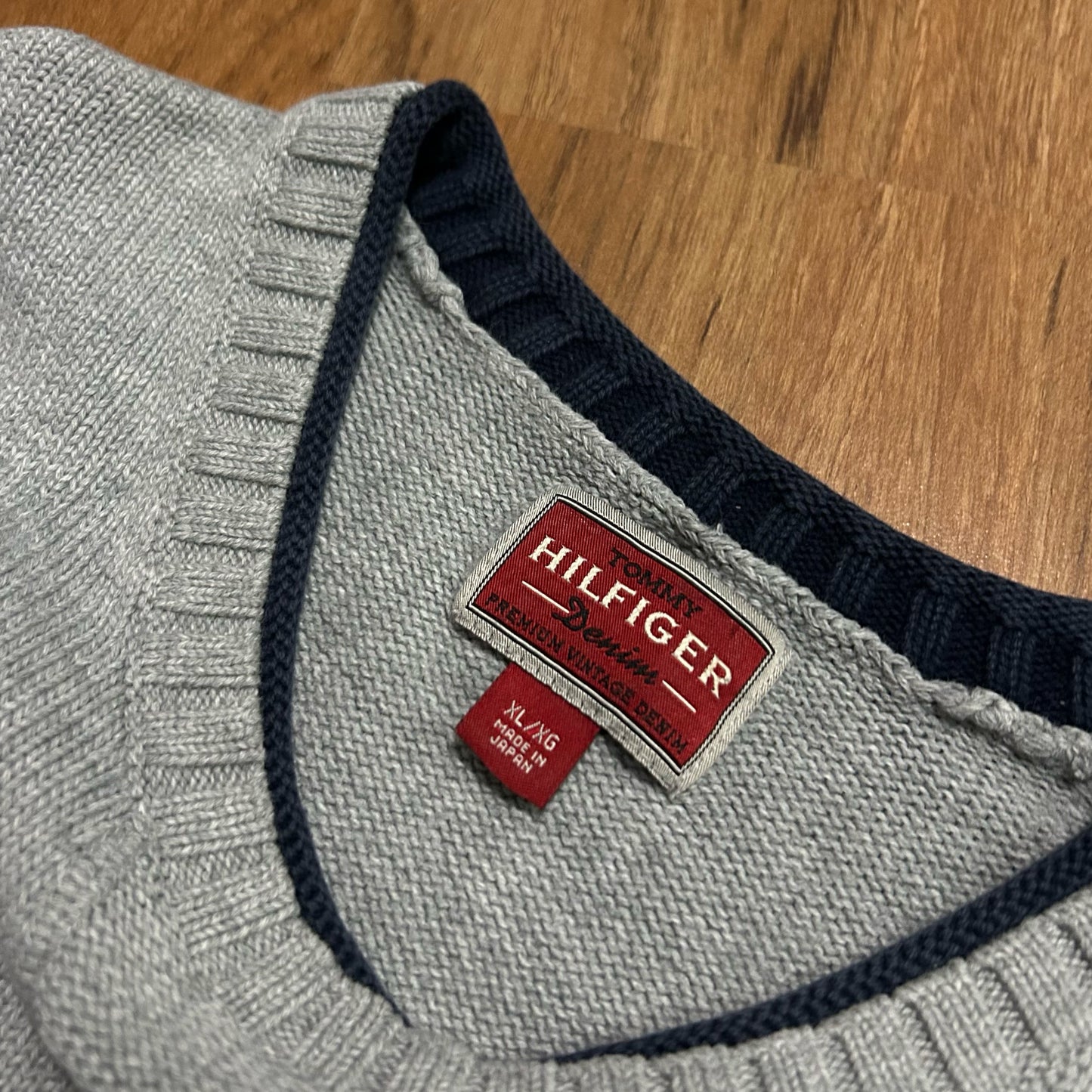 (XL) Vintage Y2K Tommy Hilfiger Middle Logo Grey Knitted Pullover Sweater
