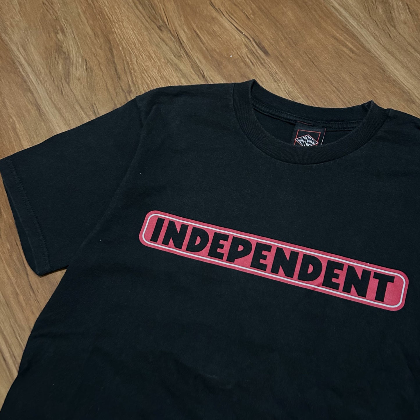 (S) Retro Independent Truck Co. Bar Logo Skate Black T-Shirt