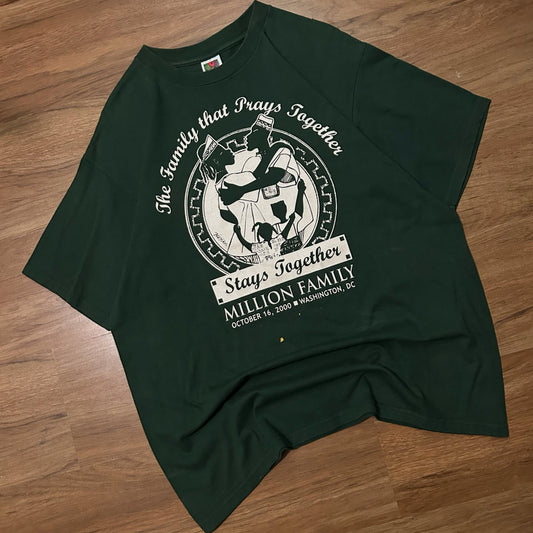 (XL) Vintage 2000s Family Prays Together Stays Together Green Graphic T-Shirt