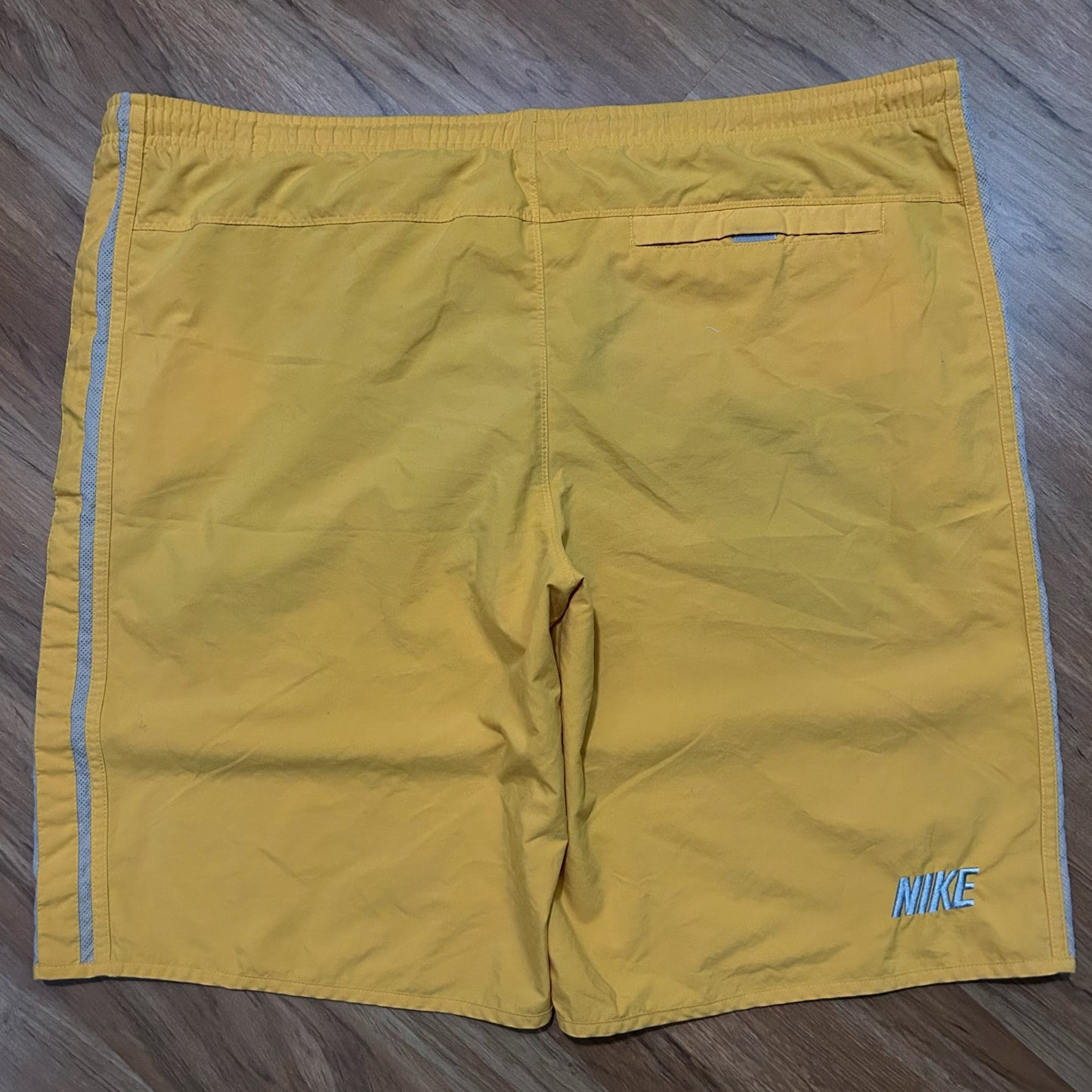 (XL) Vintage Y2K Nike Yellow Board Shorts