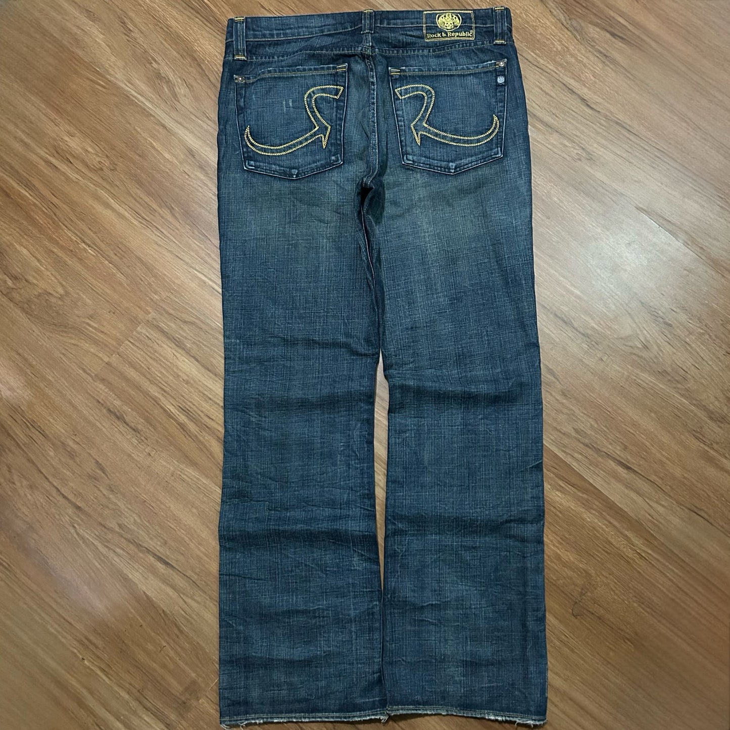 (38) Vintage Rock & Republic Henlee Dark Wash Yellow Stitching Jeans