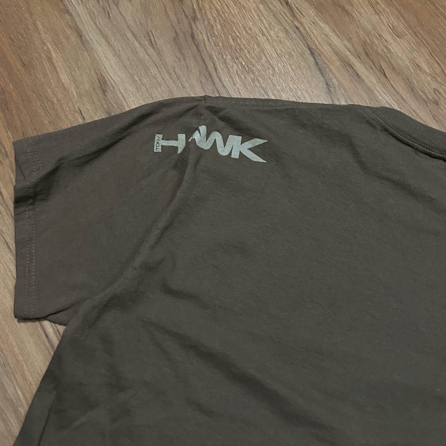 (Boys XL) Vintage Y2K Tony Hawk Camo Hawk Logo Grpahic T-Shirt